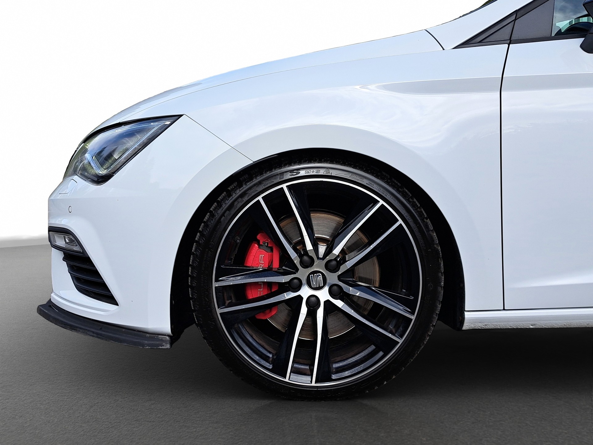 SEAT Leon ST 2.0 TSI Cupra 300 4 Drive DSG-image-3