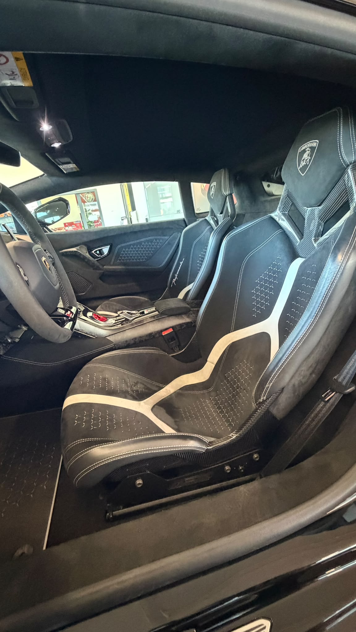 LAMBORGHINI PERFORMANTE-image-9