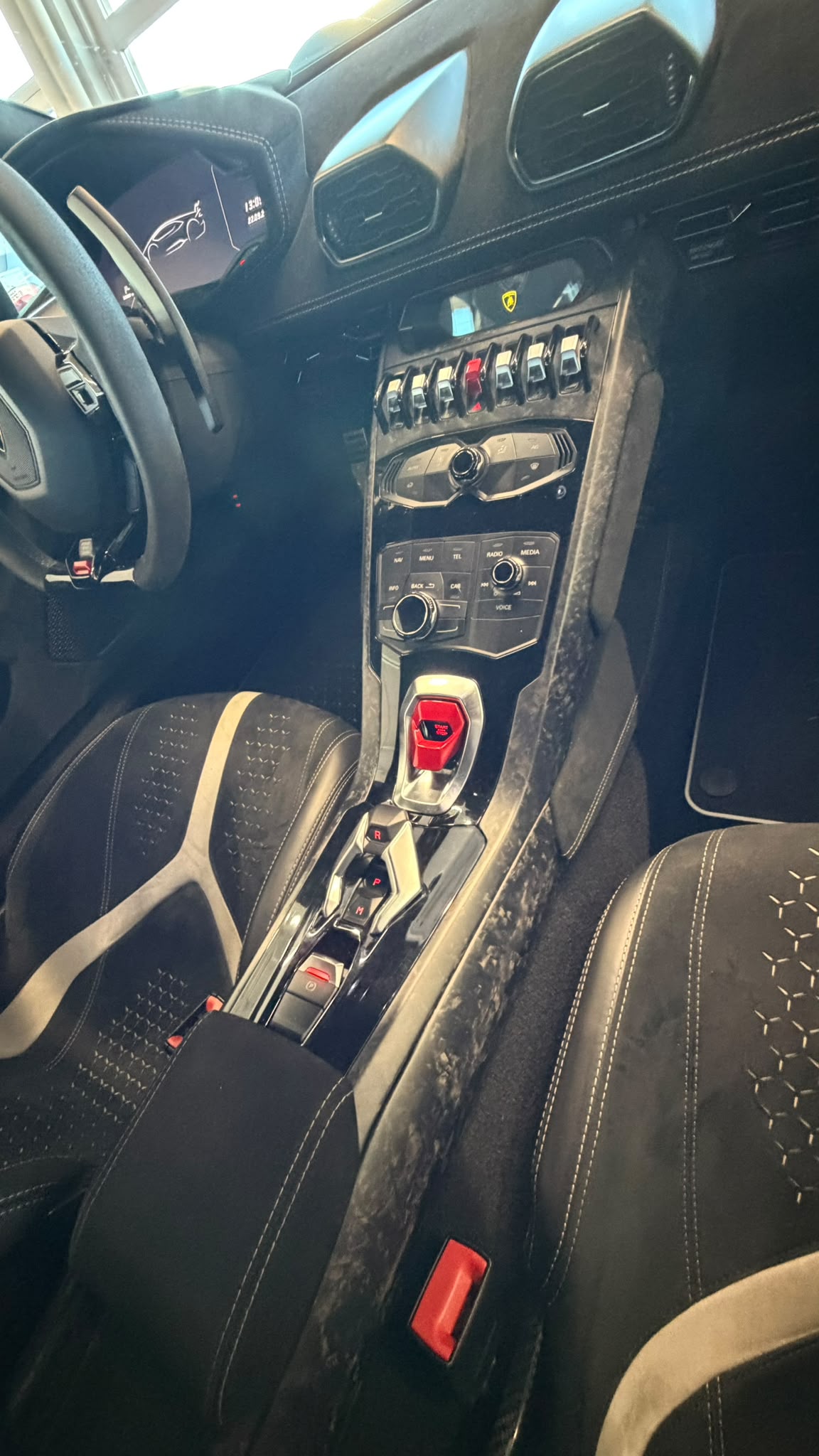 LAMBORGHINI PERFORMANTE-image-12