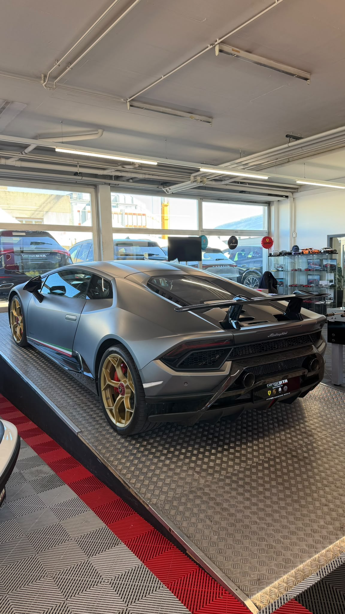 LAMBORGHINI PERFORMANTE-image-3