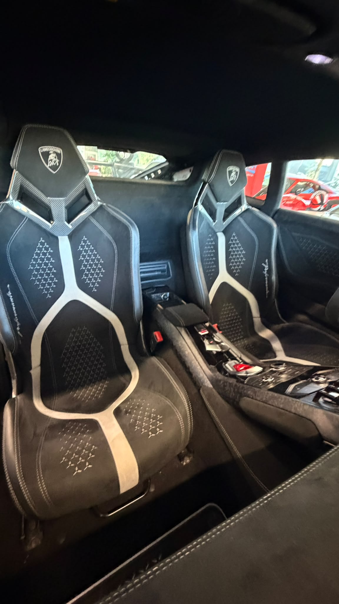LAMBORGHINI PERFORMANTE-image-10