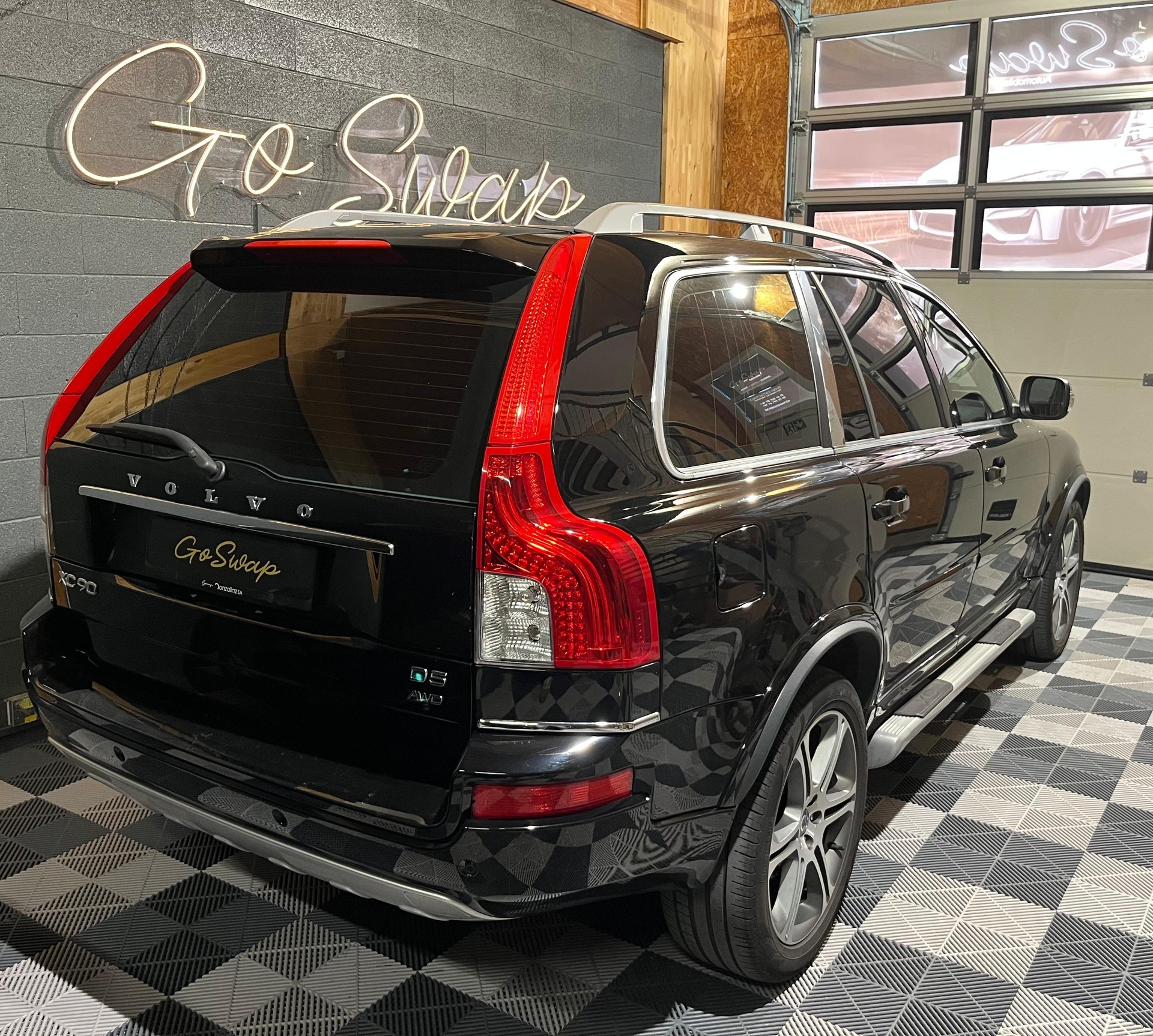 VOLVO XC90 D5 AWD Husky Edition Geartronic-image-2