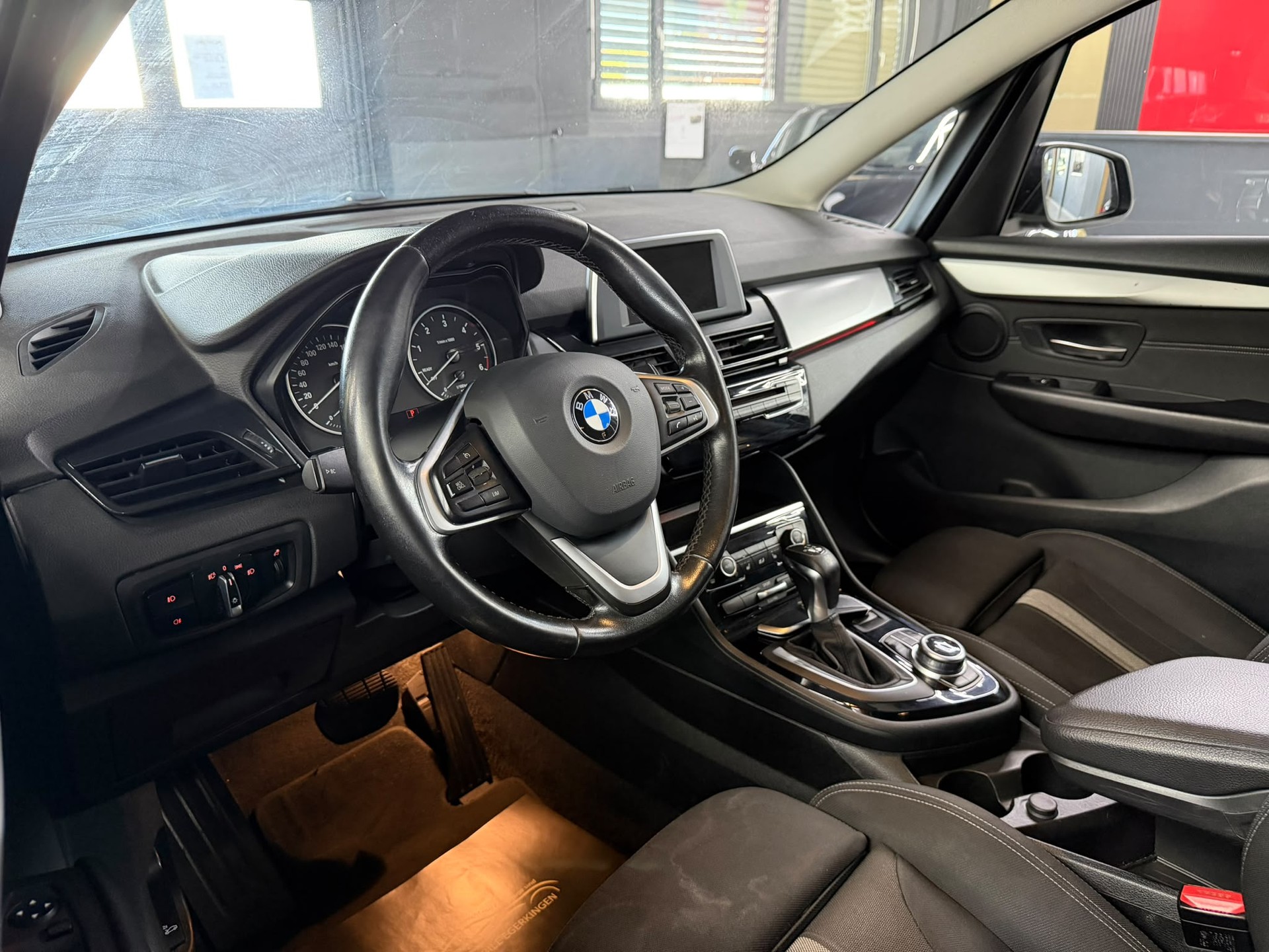 BMW 216d Gran Tourer Steptronic-image-8