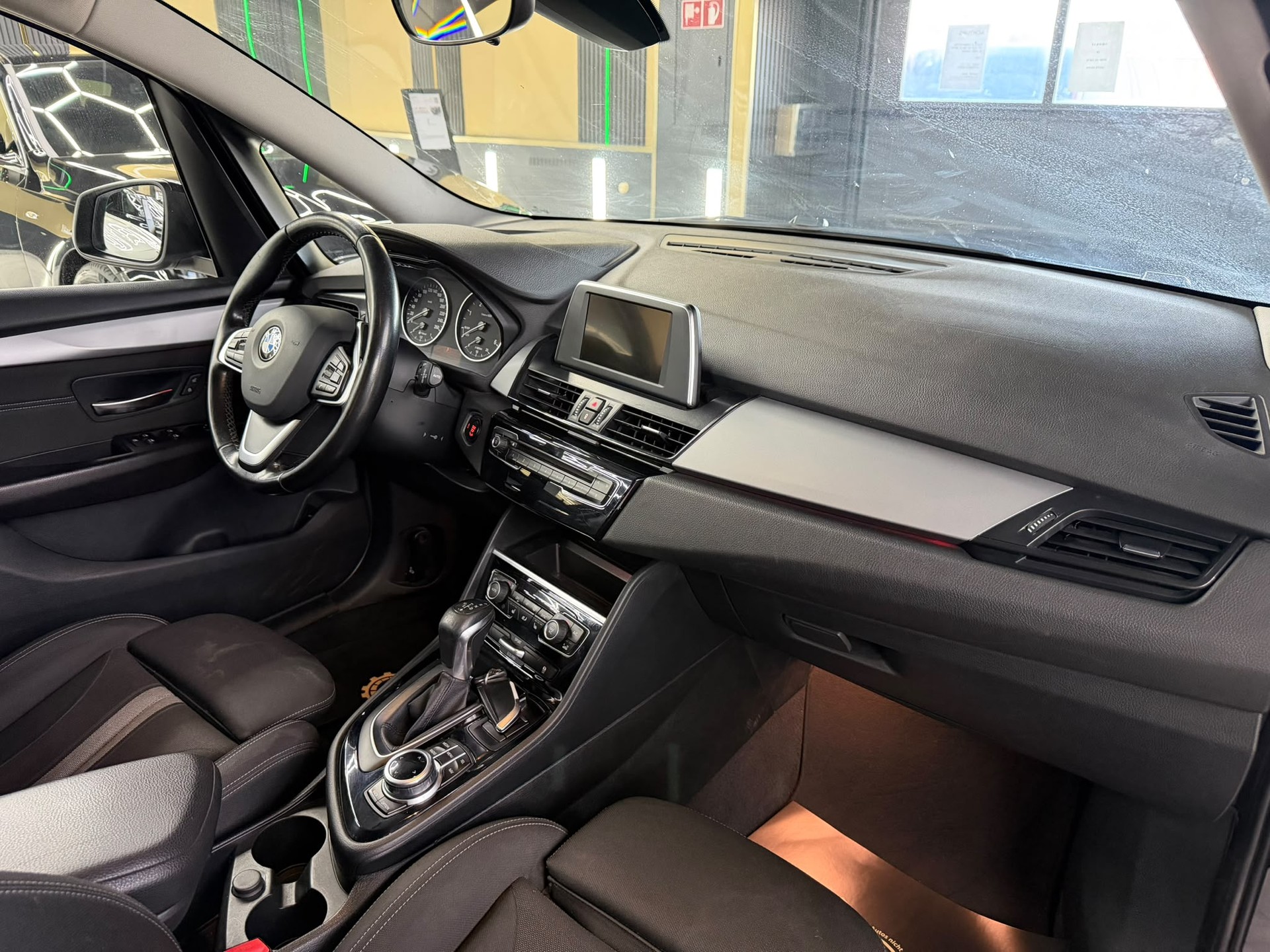 BMW 216d Gran Tourer Steptronic-image-10