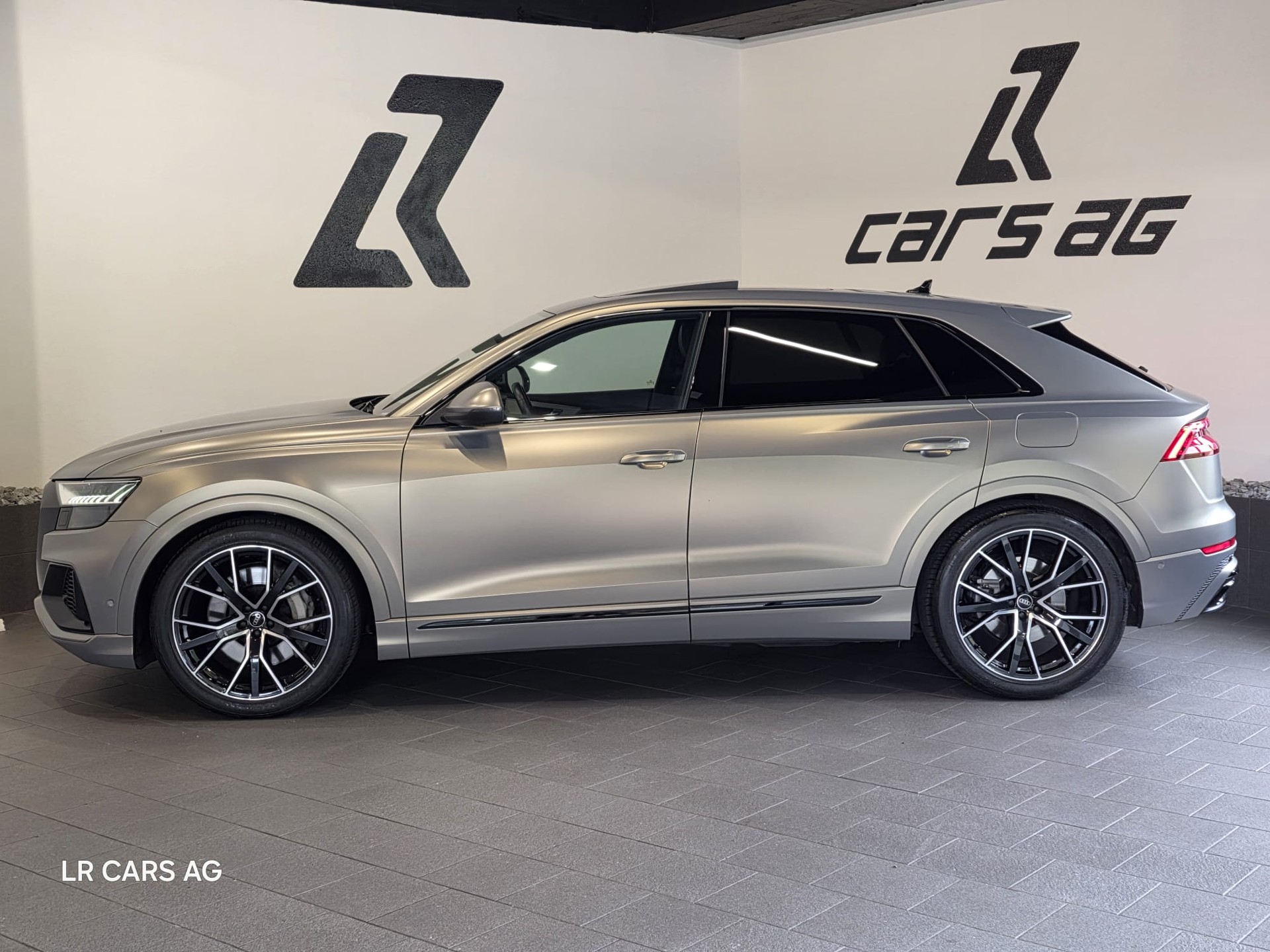 AUDI Q8 55 TFSI e quattro PHEV tiptronic-image-3