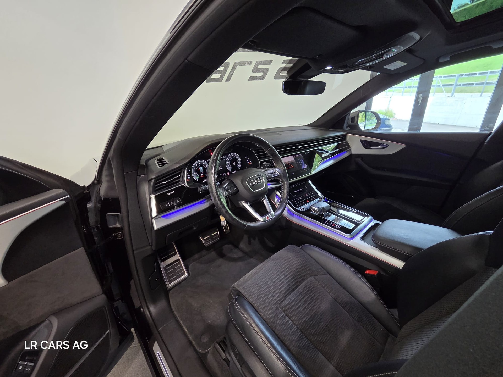AUDI Q8 55 TFSI e quattro PHEV tiptronic-image-8