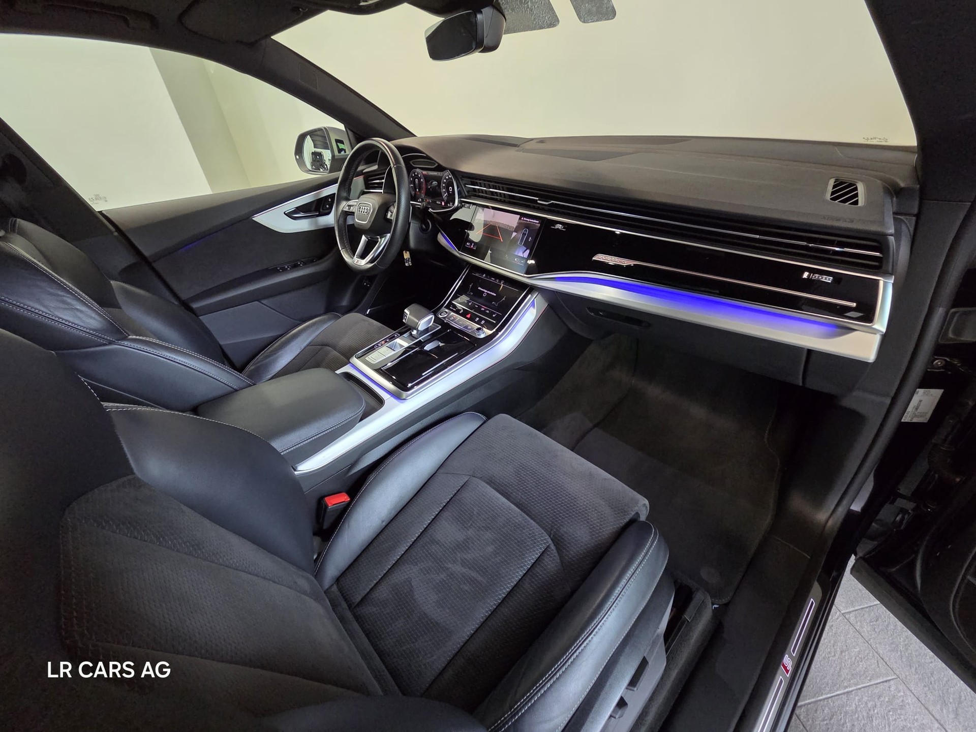AUDI Q8 55 TFSI e quattro PHEV tiptronic-image-6