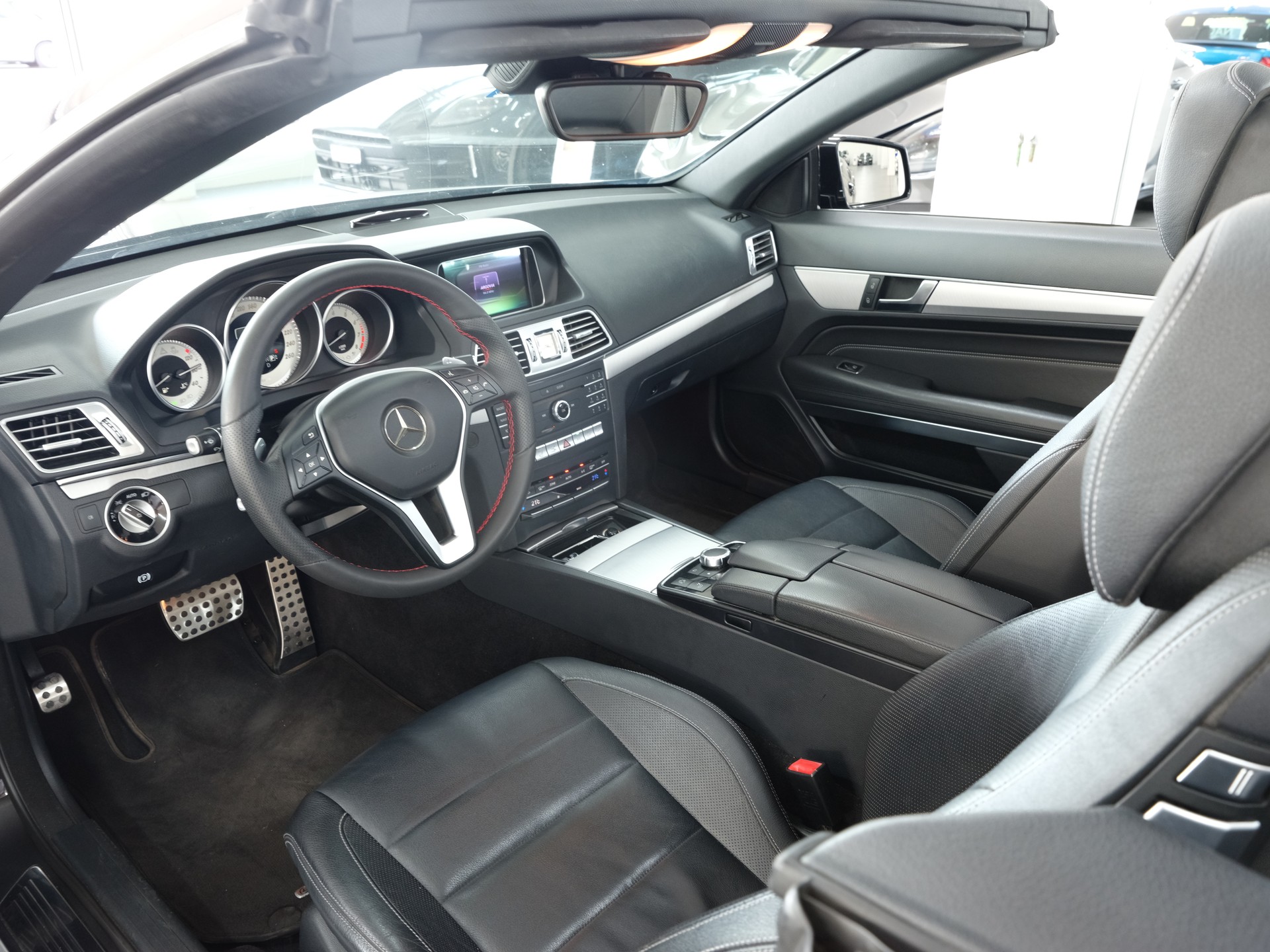 MERCEDES-BENZ E 200 *AMG Line* *Rückfahrkamera* *Nackenwärmer*-image-18