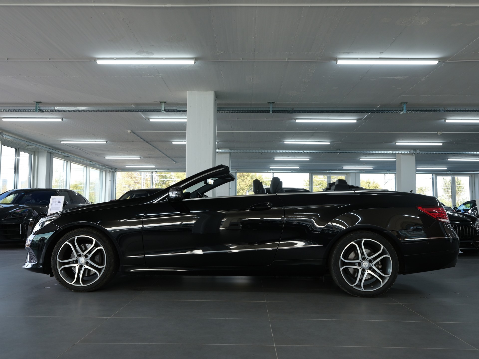 MERCEDES-BENZ E 200 *AMG Line* *Rückfahrkamera* *Nackenwärmer*-image-5