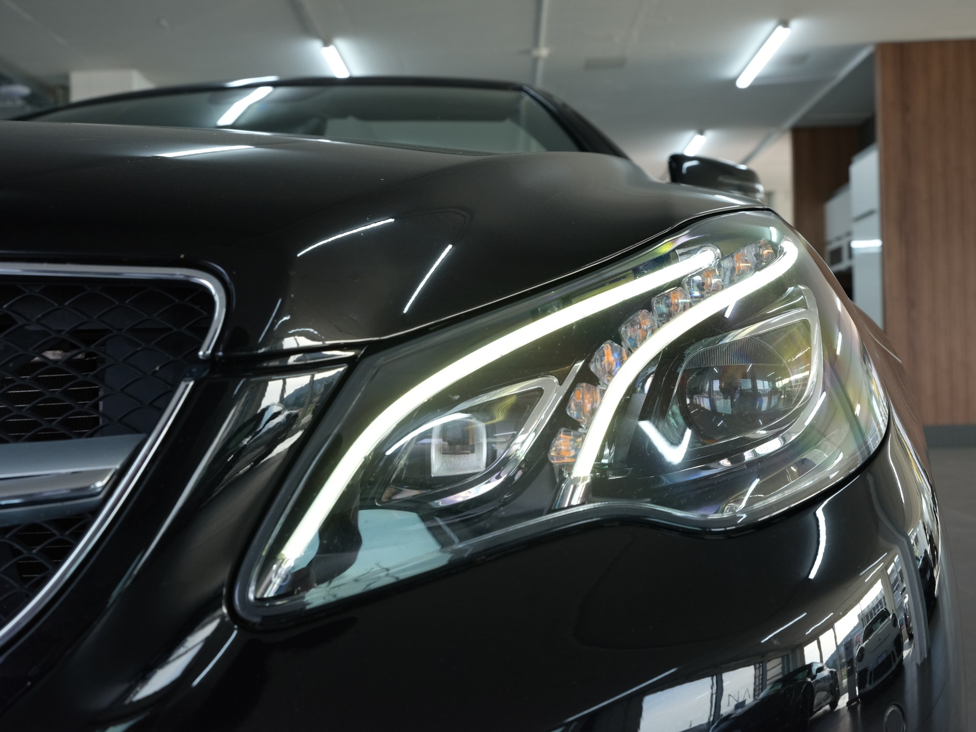 MERCEDES-BENZ E 200 *AMG Line* *Rückfahrkamera* *Nackenwärmer*-image-10