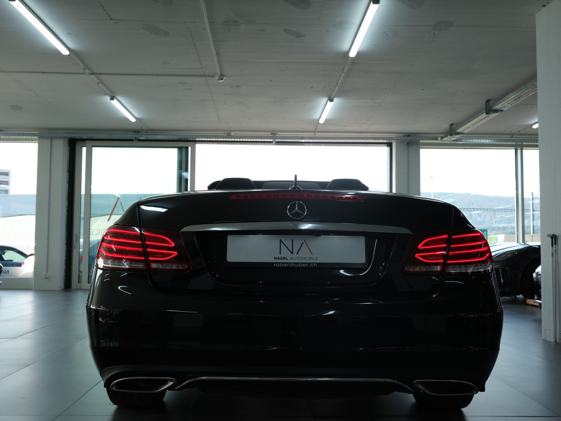 MERCEDES-BENZ E 200 *AMG Line* *Rückfahrkamera* *Nackenwärmer*-showroom-element-2