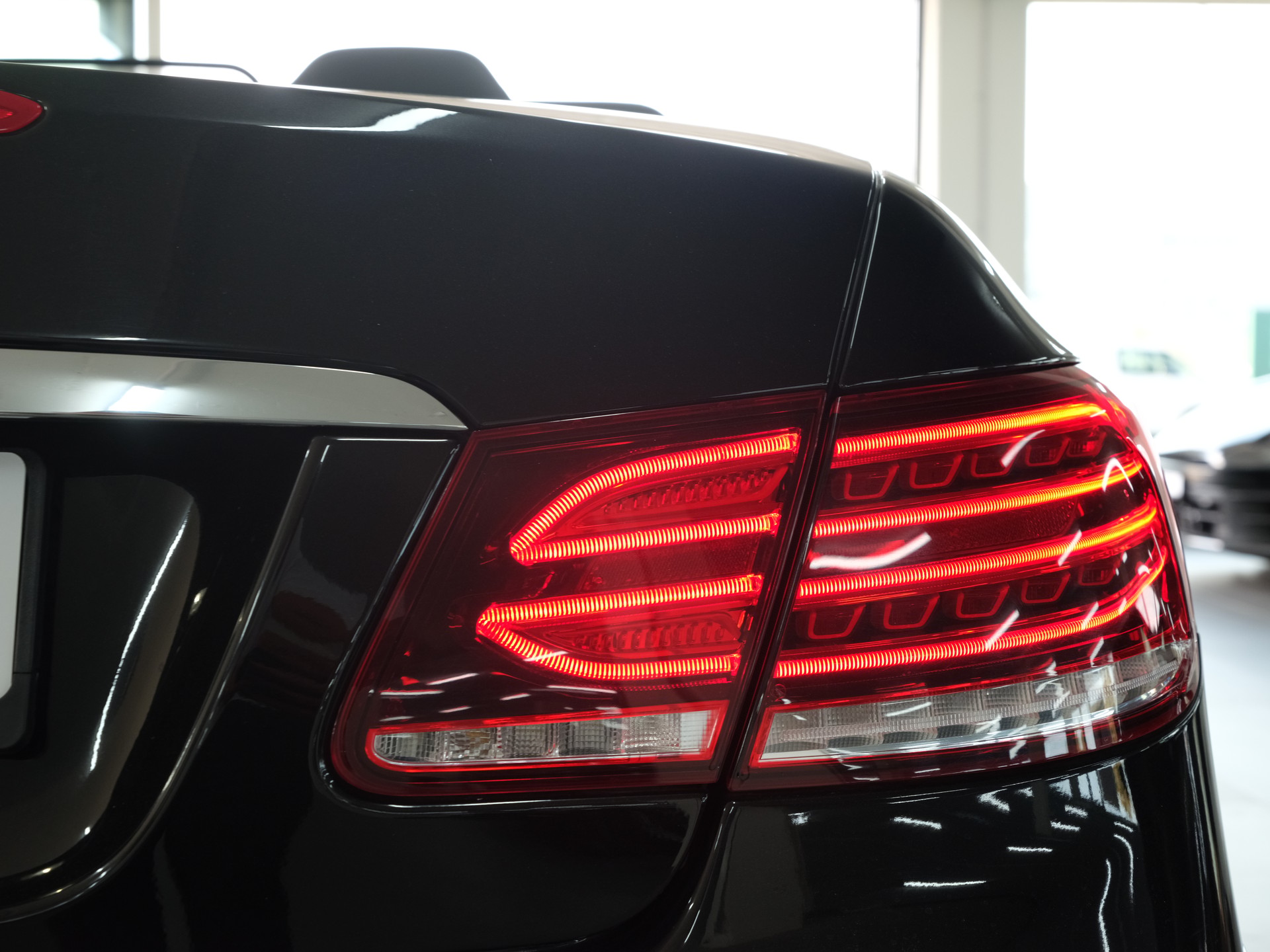 MERCEDES-BENZ E 200 *AMG Line* *Rückfahrkamera* *Nackenwärmer*-image-14