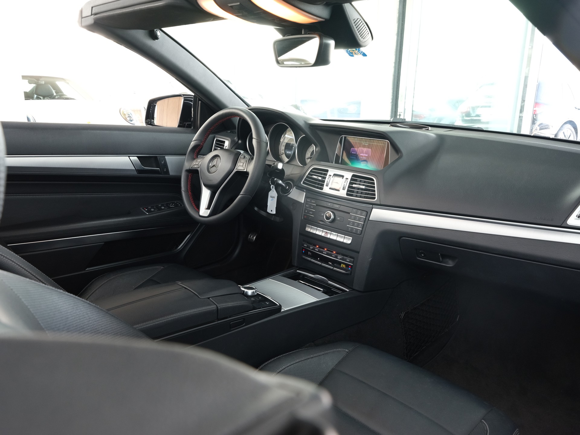 MERCEDES-BENZ E 200 *AMG Line* *Rückfahrkamera* *Nackenwärmer*-image-26