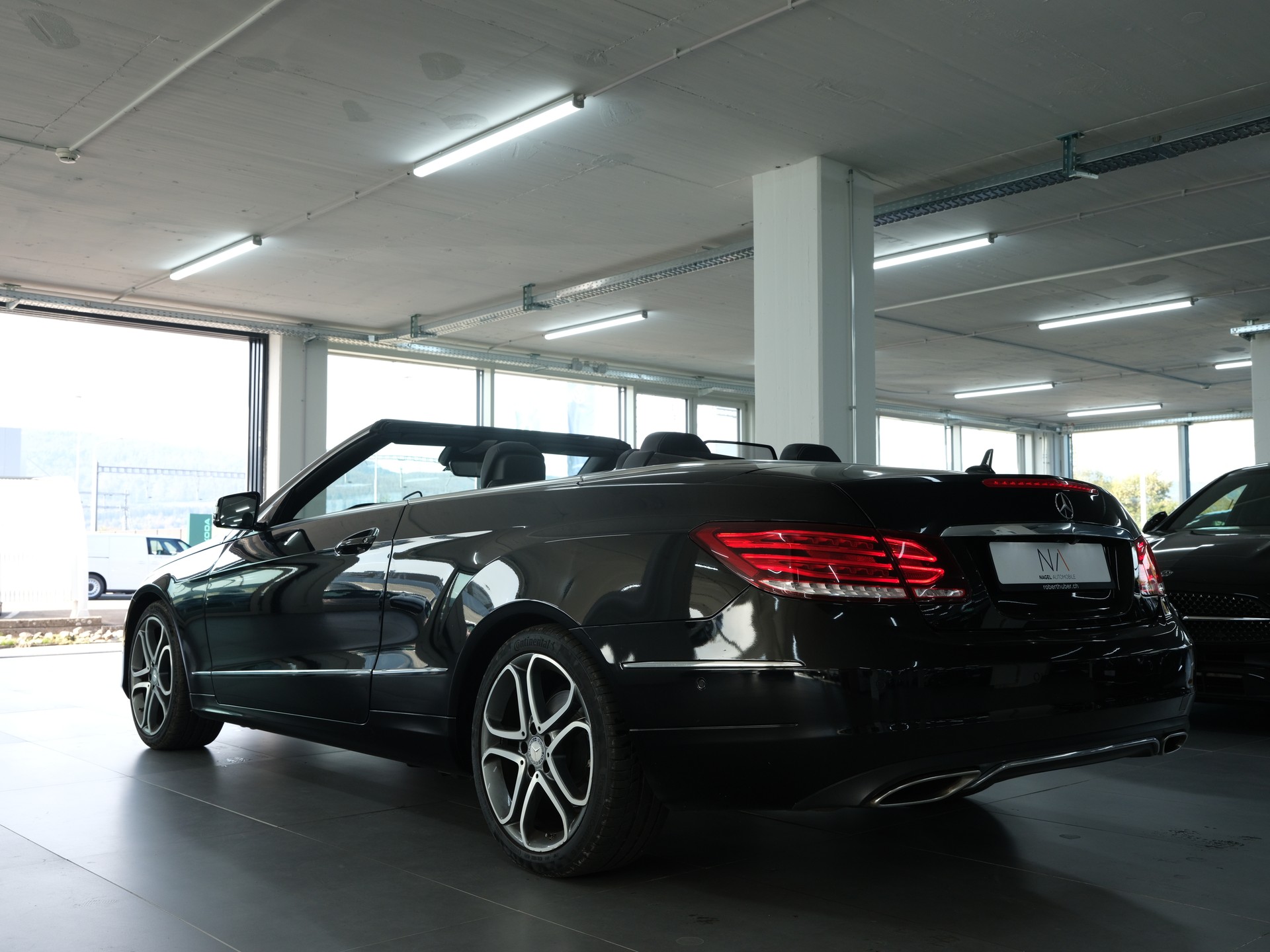 MERCEDES-BENZ E 200 *AMG Line* *Rückfahrkamera* *Nackenwärmer*-image-4