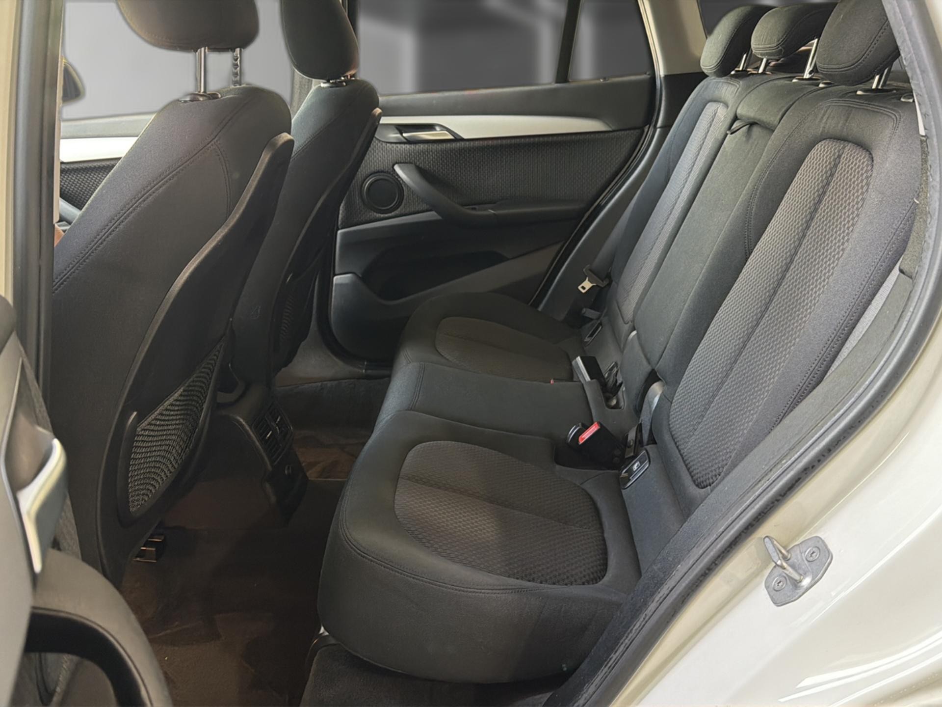 BMW X1 xDrive 18d Steptronic-image-13