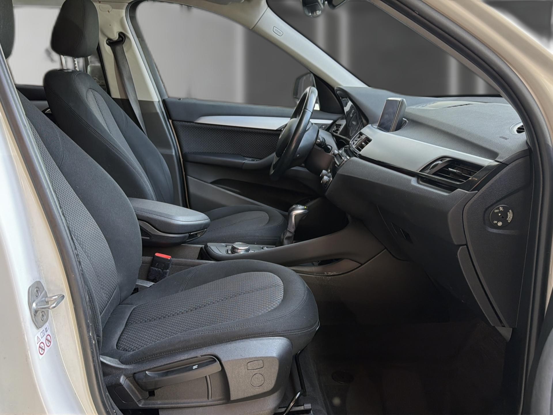 BMW X1 xDrive 18d Steptronic-image-11