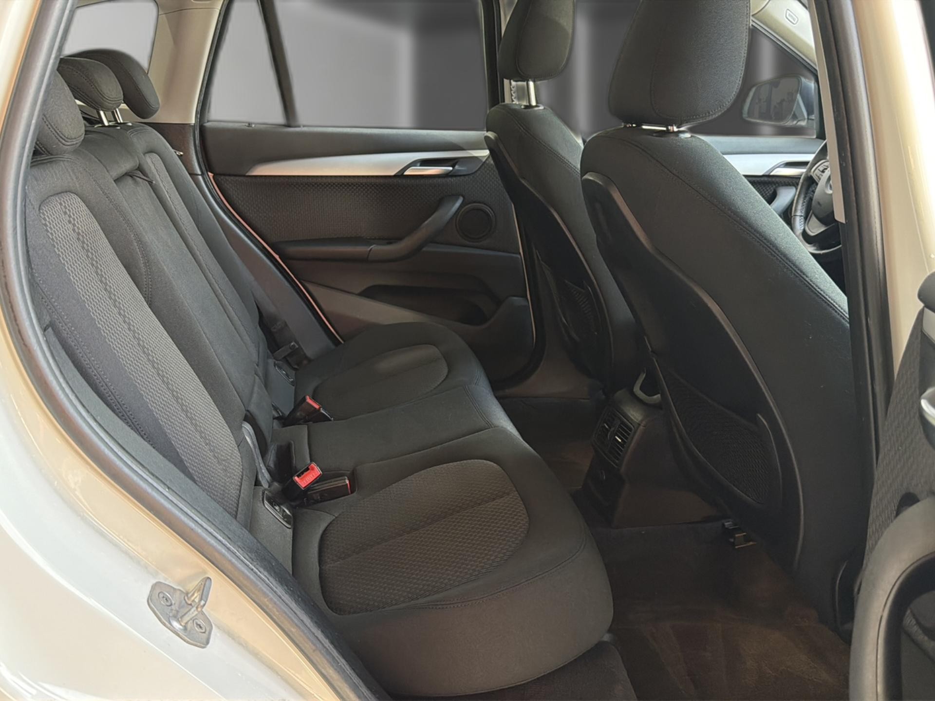 BMW X1 xDrive 18d Steptronic-image-12