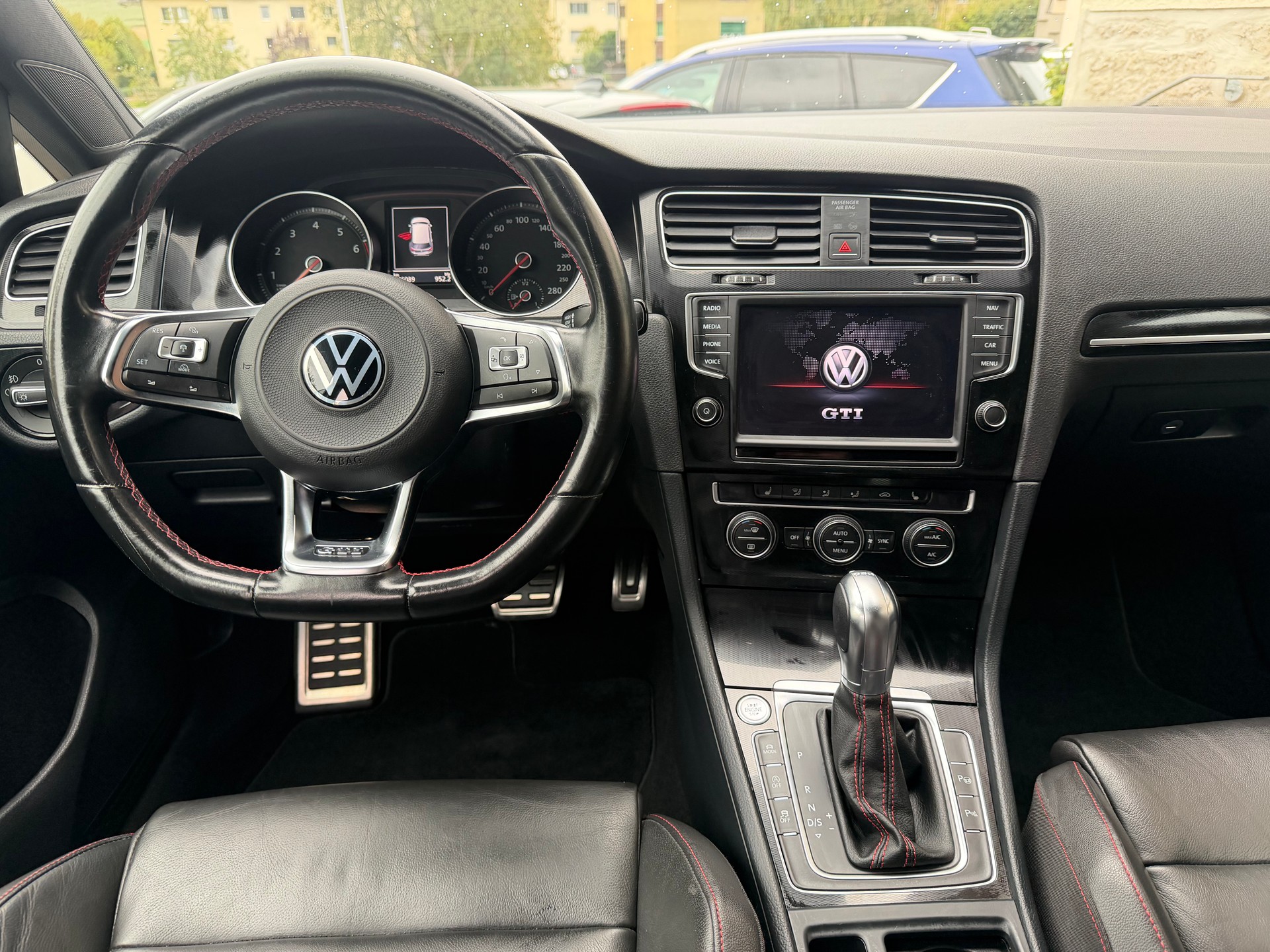 VW Golf 2.0 TSI GTI Performance DSG-image-5
