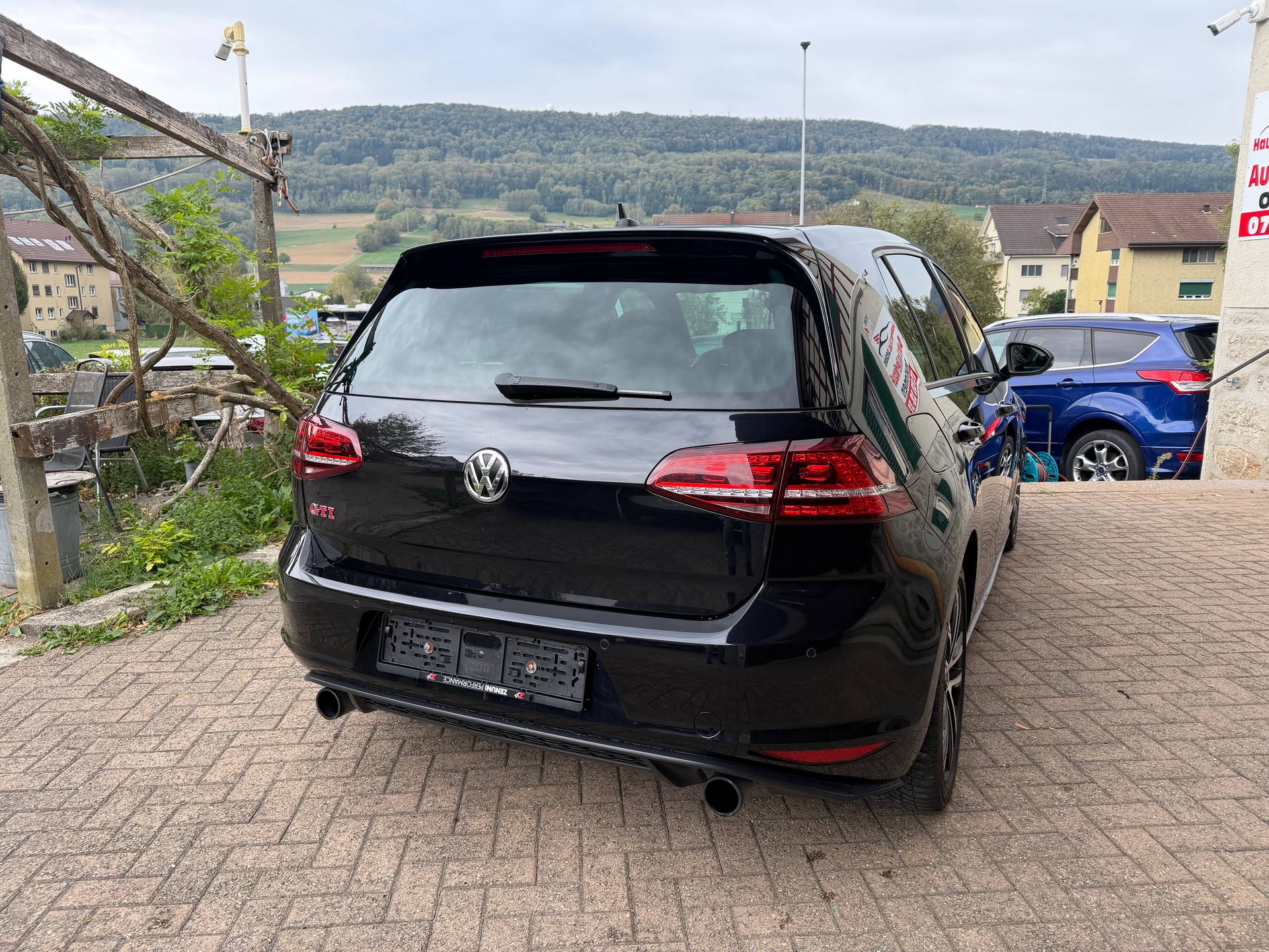 VW Golf 2.0 TSI GTI Performance DSG-image-2
