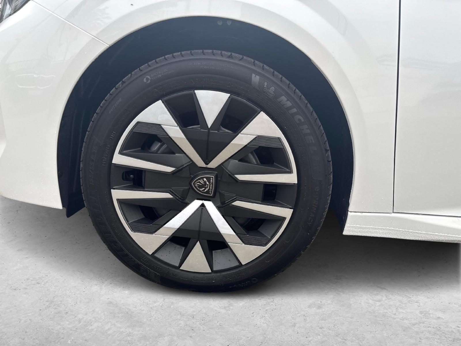 PEUGEOT 208 1.2 Hybrid Style-image-17