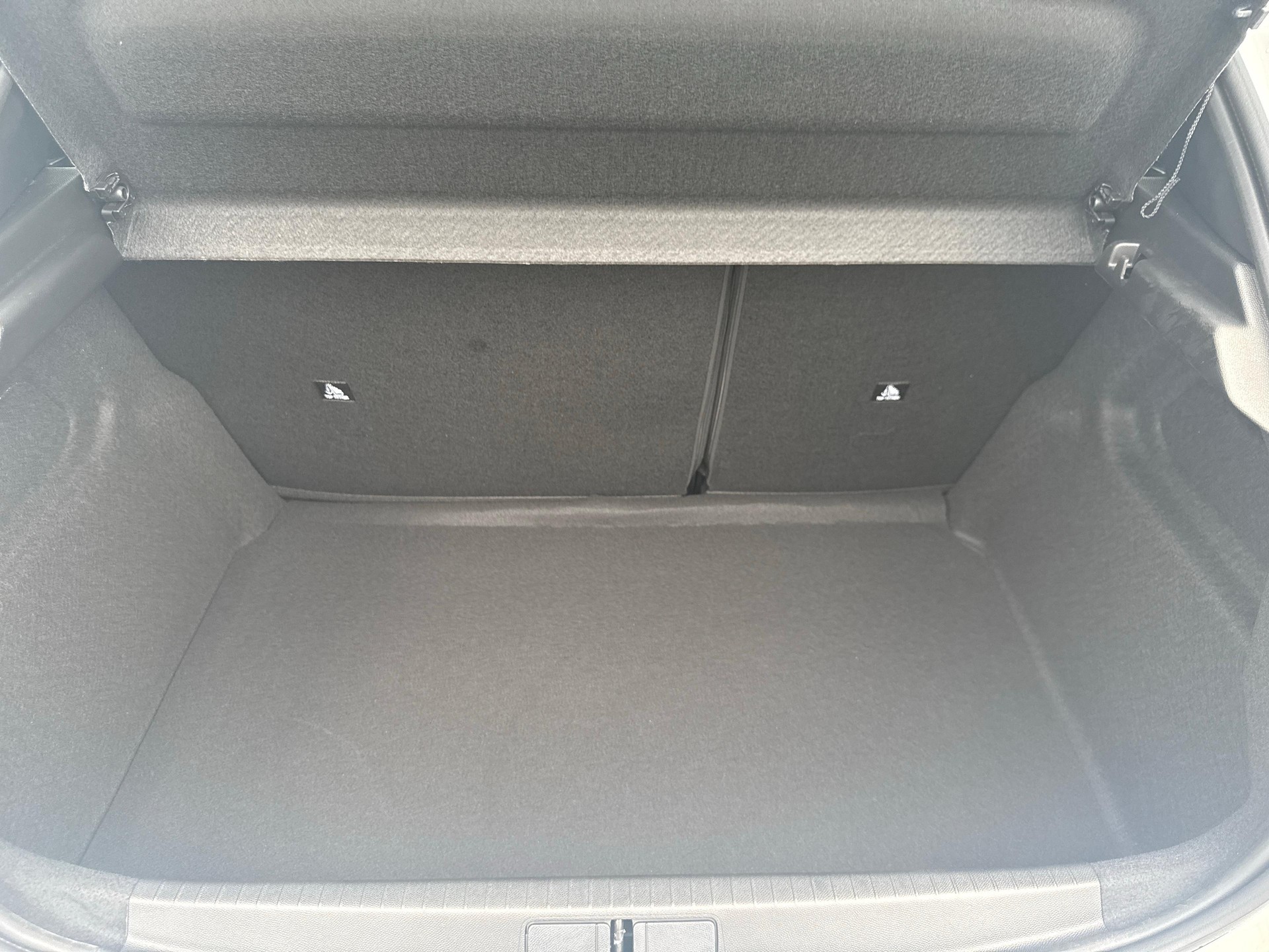 PEUGEOT 208 1.2 Hybrid Style-image-11