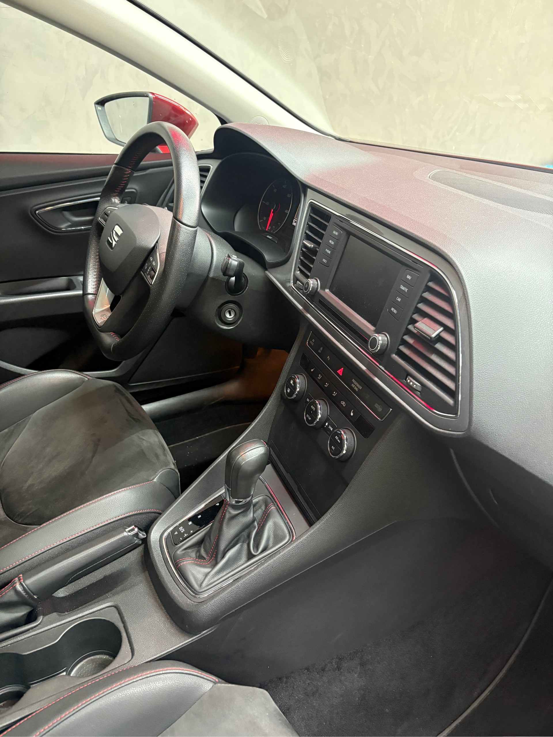SEAT Leon 2.0 TDI FR DSG-image-10