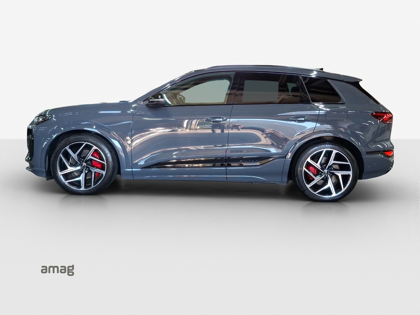 AUDI Q6 e-tron quattro-image-1
