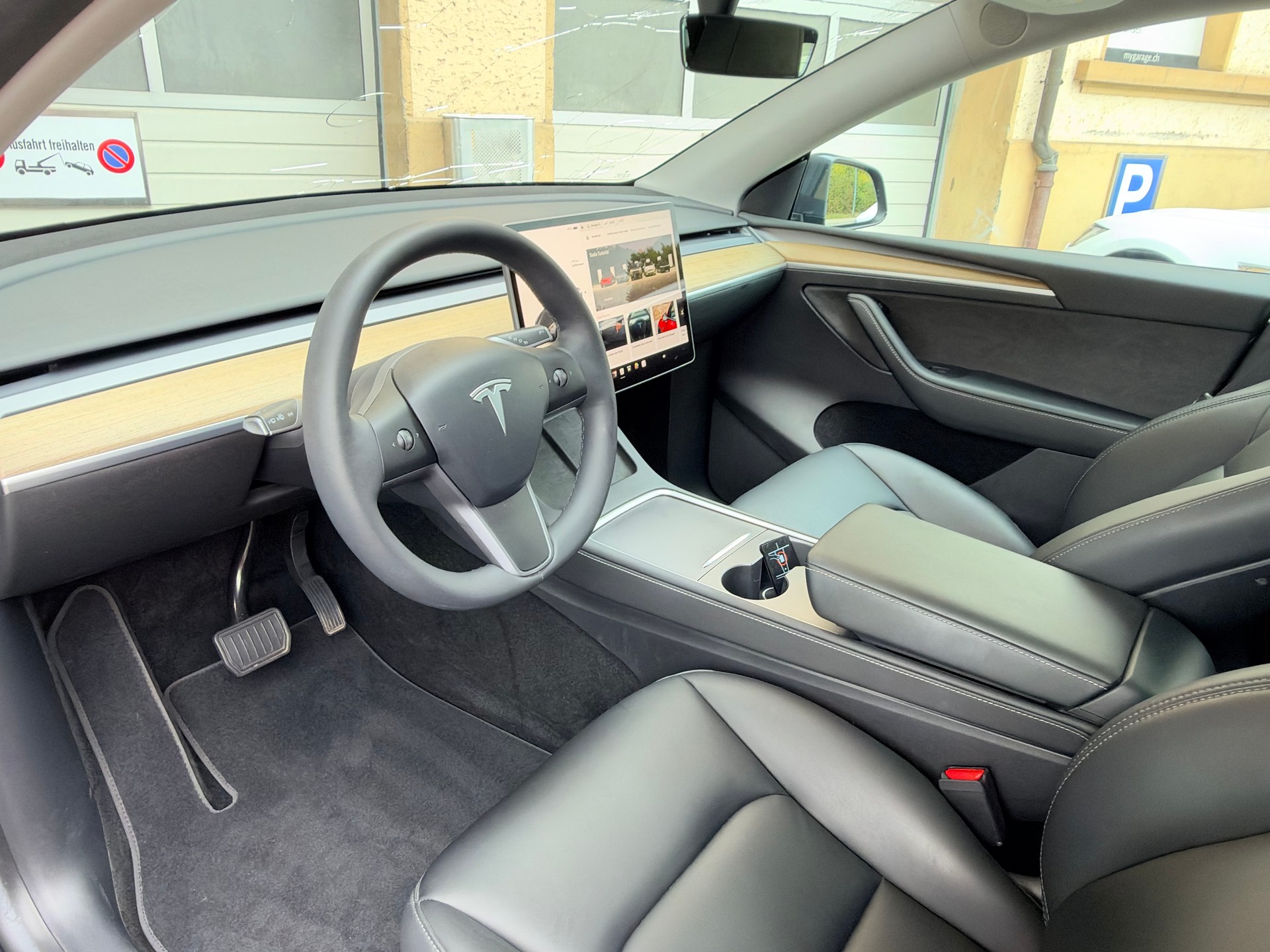 TESLA Model Y RWD-image-11
