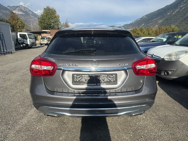 MERCEDES-BENZ GLA 250 Urban 4Matic 7G-DCT-image-2