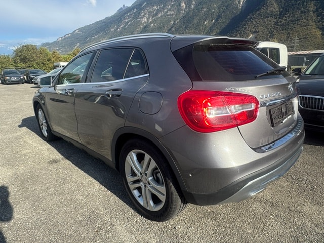 MERCEDES-BENZ GLA 250 Urban 4Matic 7G-DCT-image-1