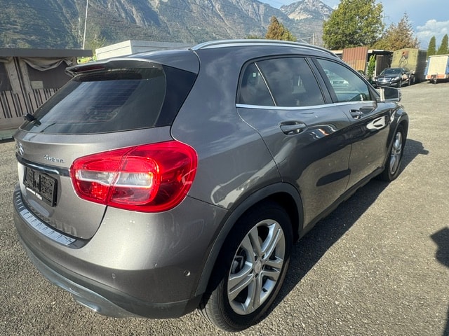 MERCEDES-BENZ GLA 250 Urban 4Matic 7G-DCT-image-3