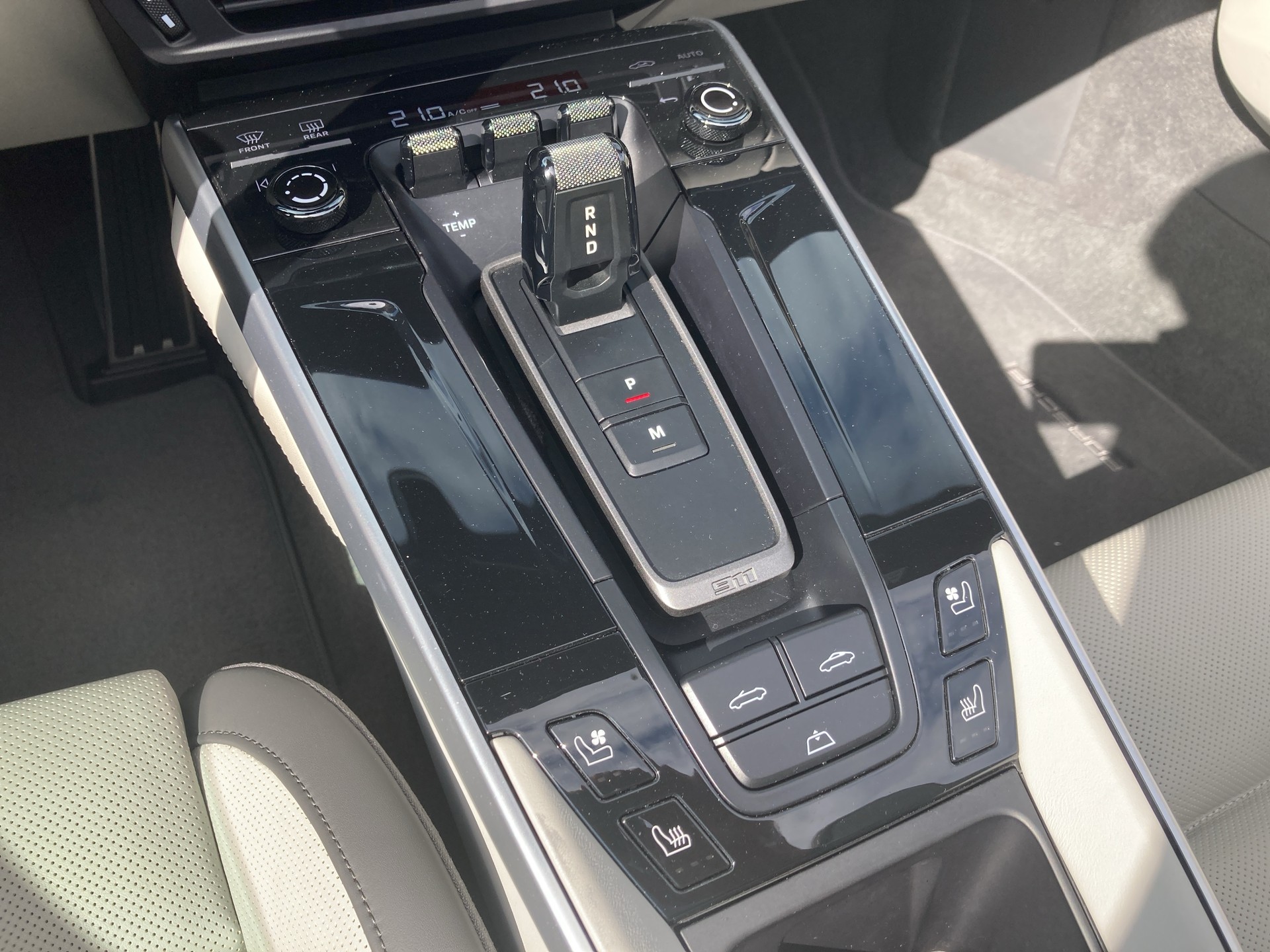 PORSCHE 911 Carrera S Cabriolet-image-16