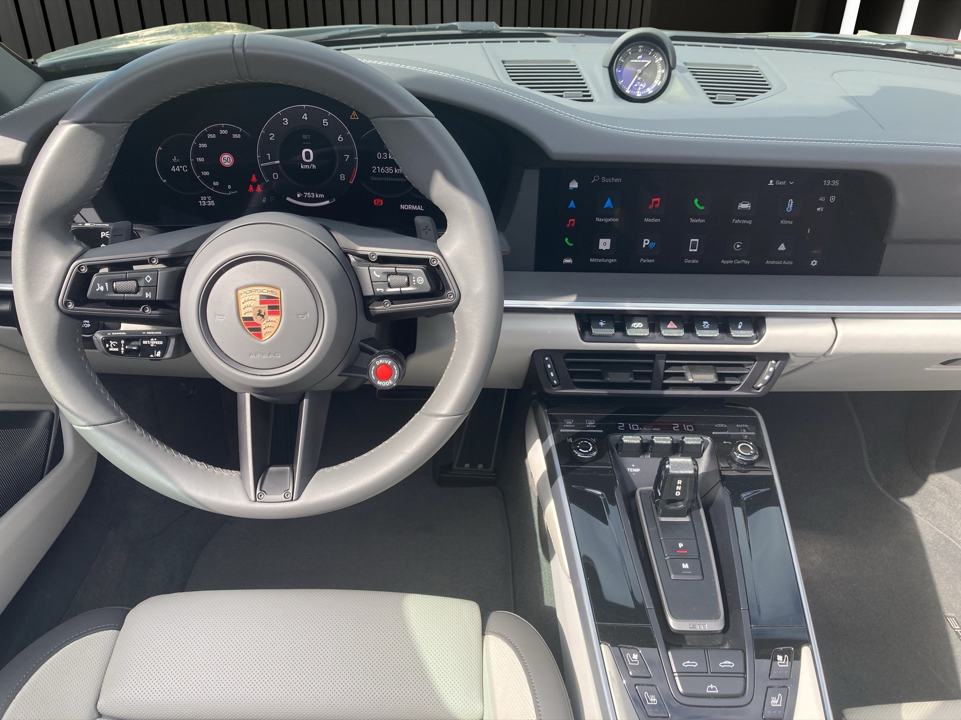 PORSCHE 911 Carrera S Cabriolet-image-14