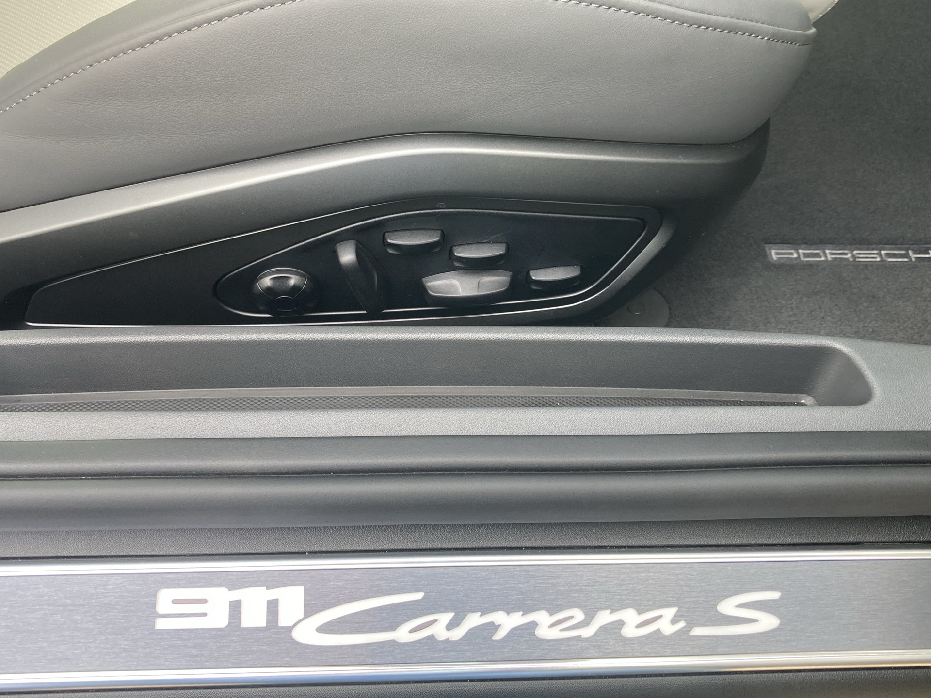 PORSCHE 911 Carrera S Cabriolet-image-23
