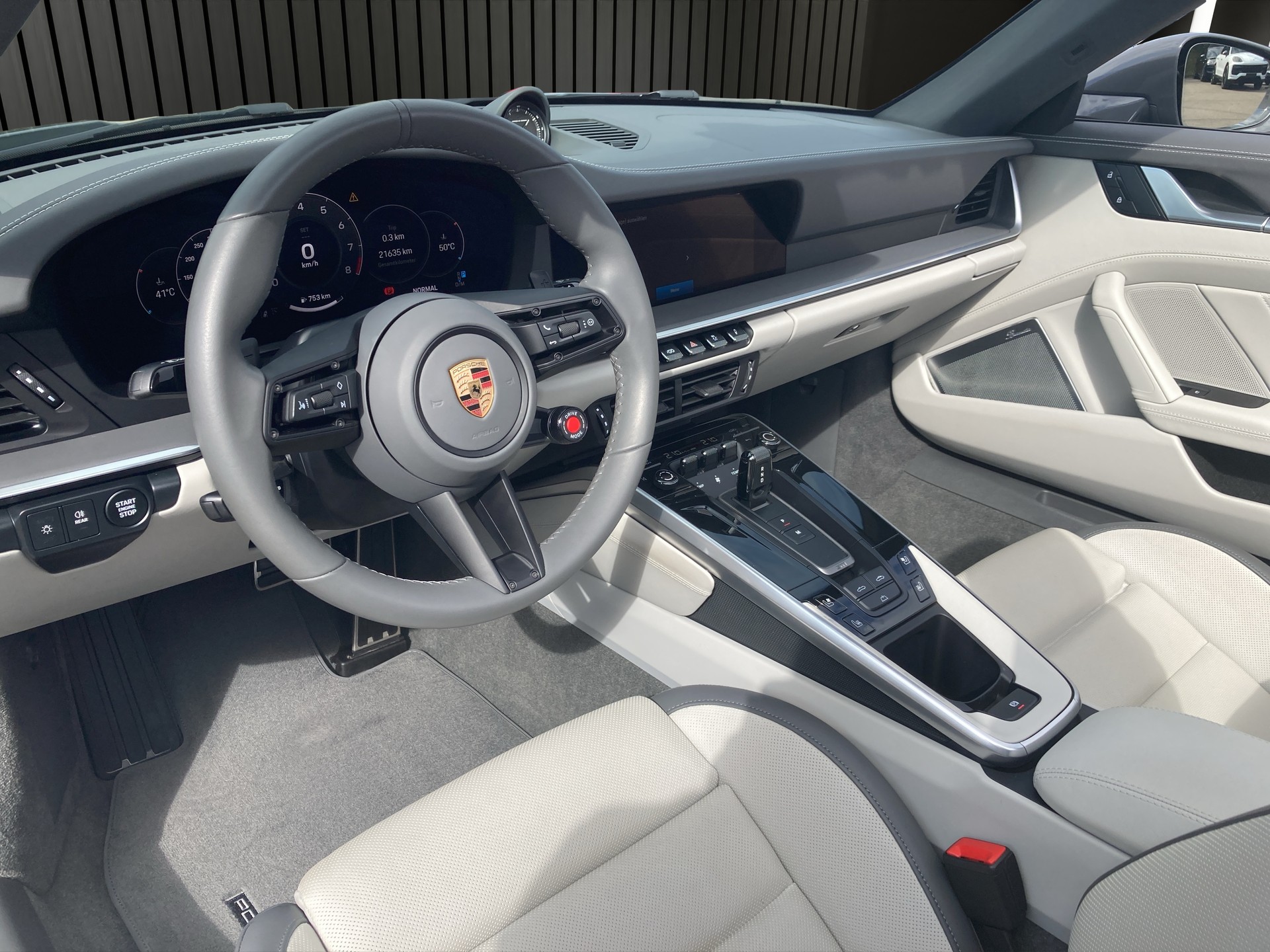 PORSCHE 911 Carrera S Cabriolet-image-11