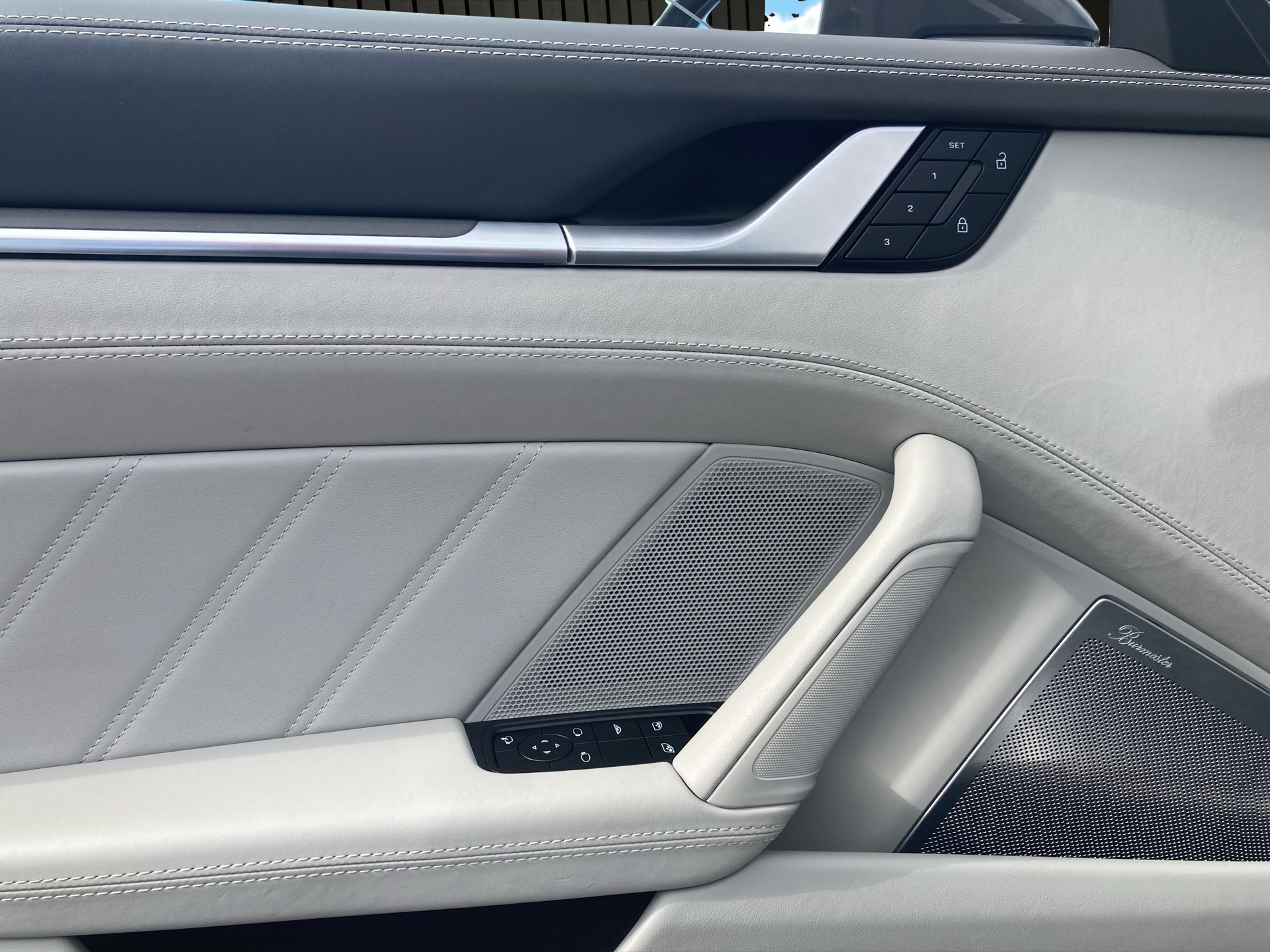 PORSCHE 911 Carrera S Cabriolet-image-12
