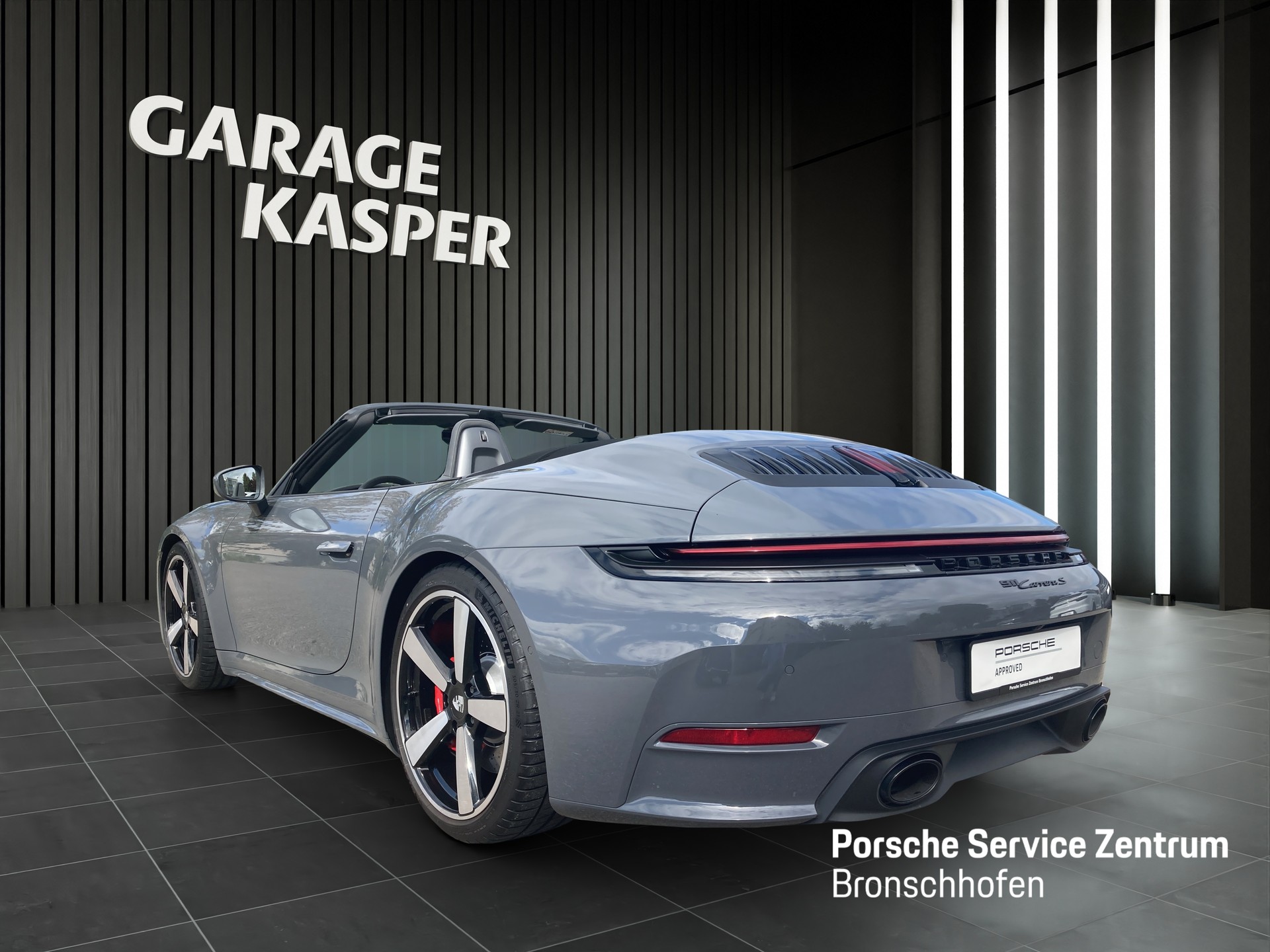 PORSCHE 911 Carrera S Cabriolet-image-2
