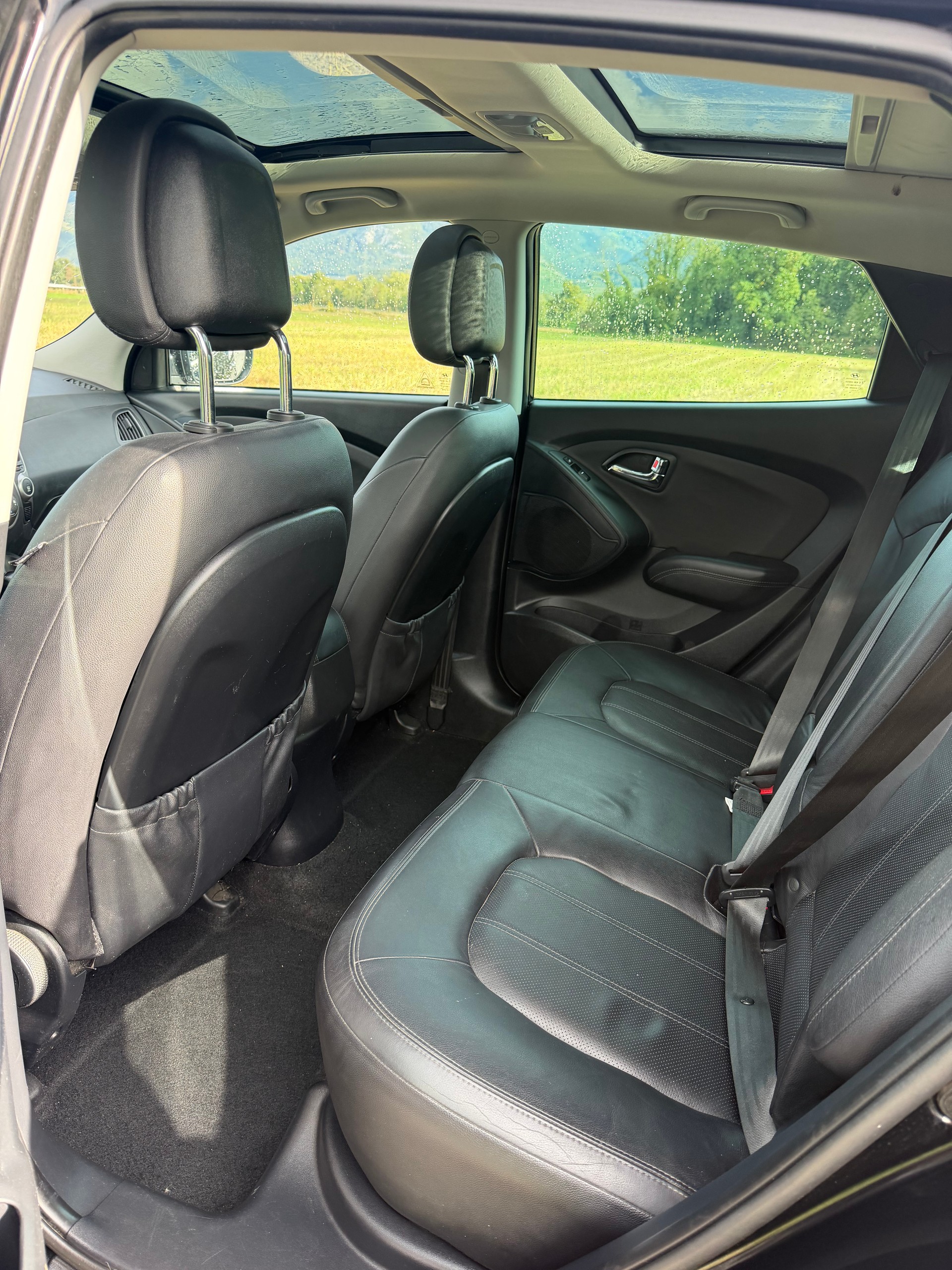 HYUNDAI iX 35 2.0 CRDi Premium 4WD Automatic-image-7