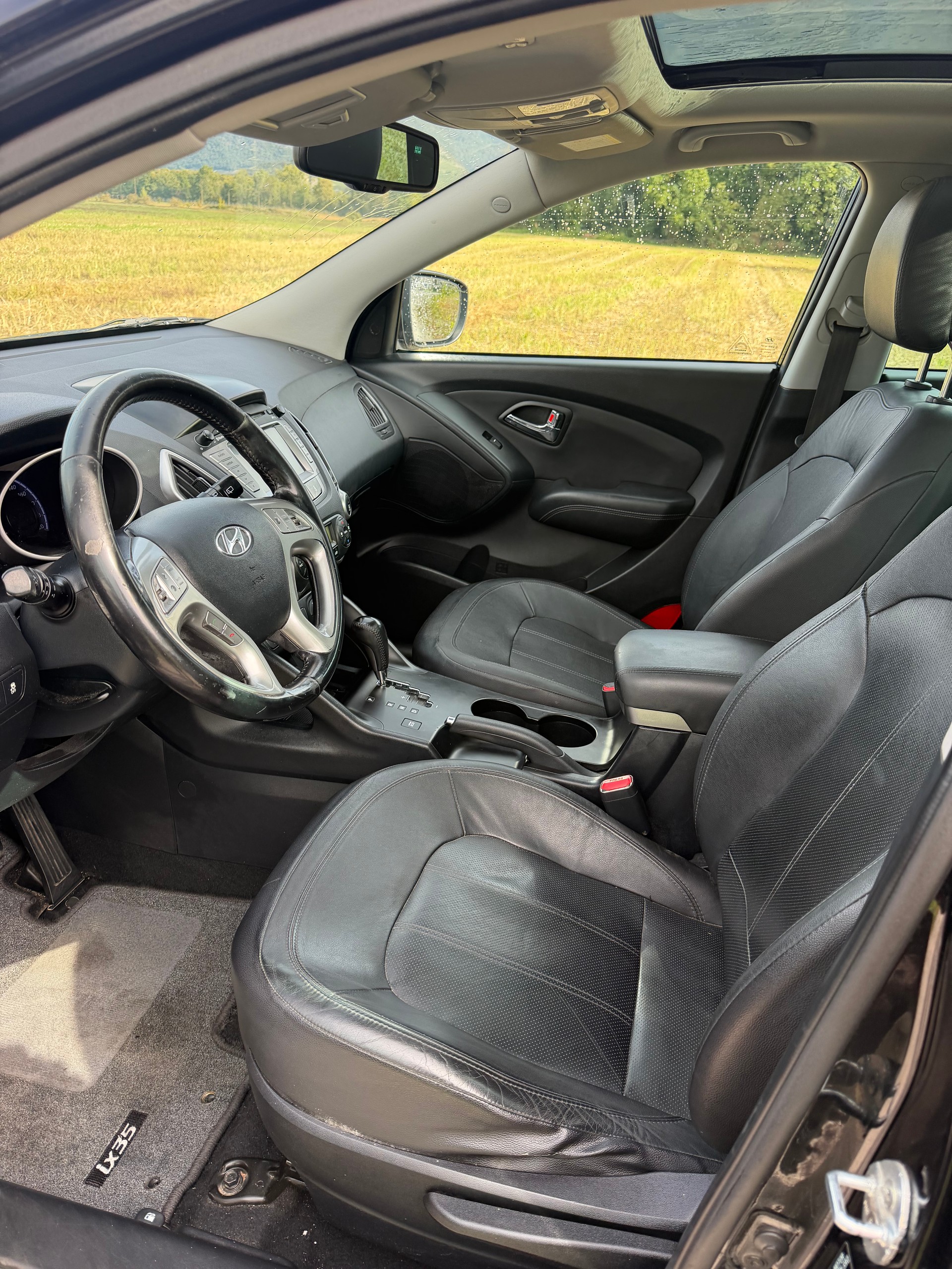 HYUNDAI iX 35 2.0 CRDi Premium 4WD Automatic-image-8