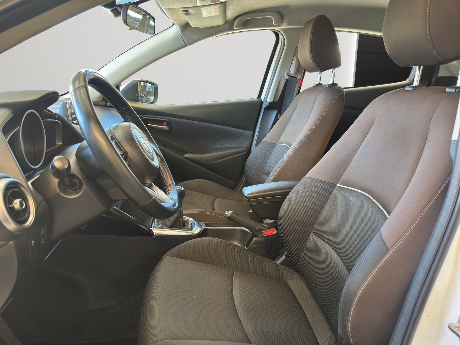 MAZDA 2 G 90 MHD Ambition-image-6