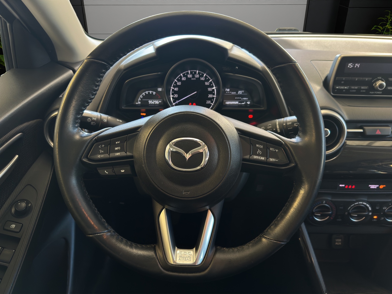 MAZDA 2 G 90 MHD Ambition-image-9