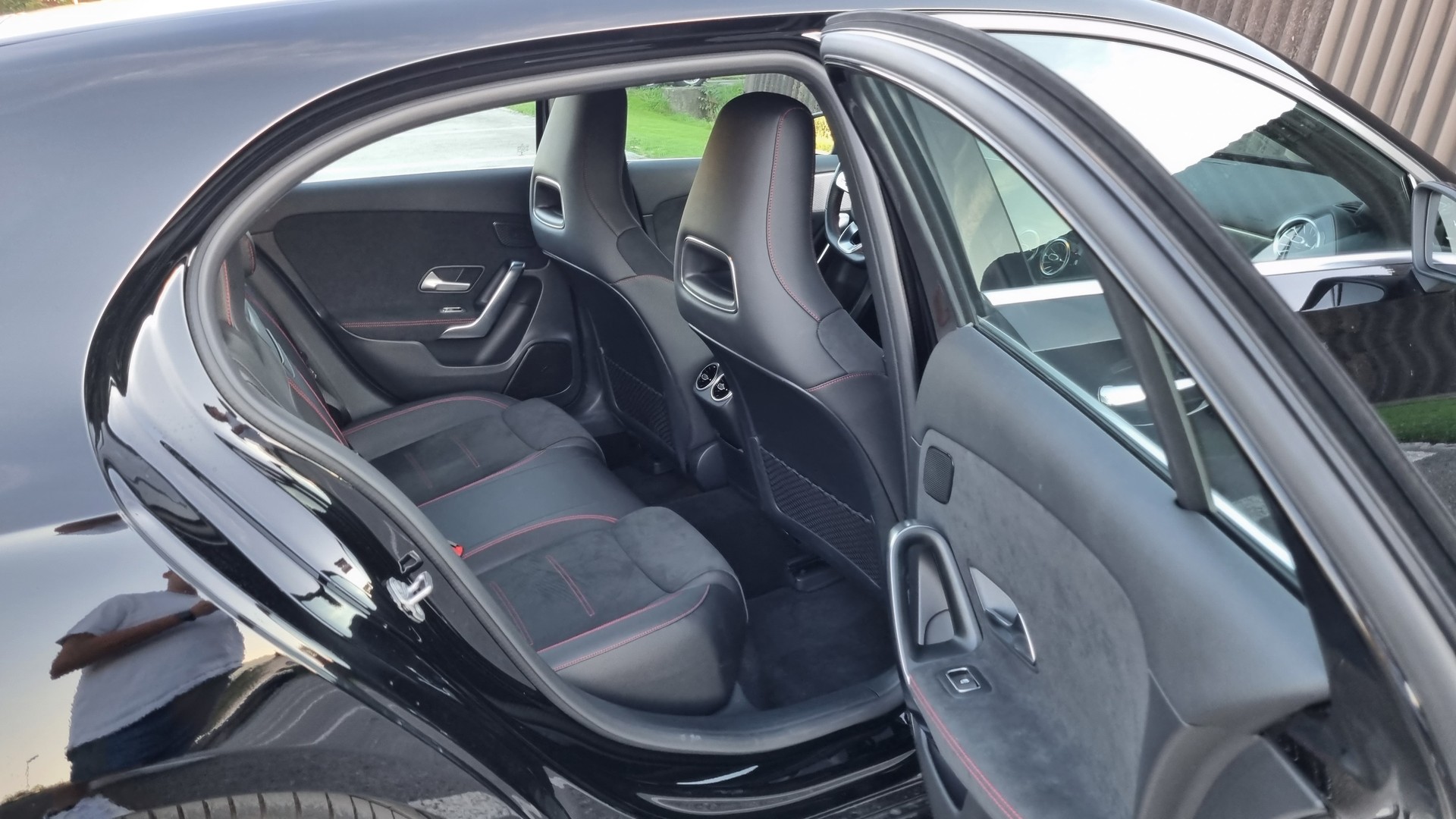 MERCEDES-BENZ A 200 AMG Line-image-3