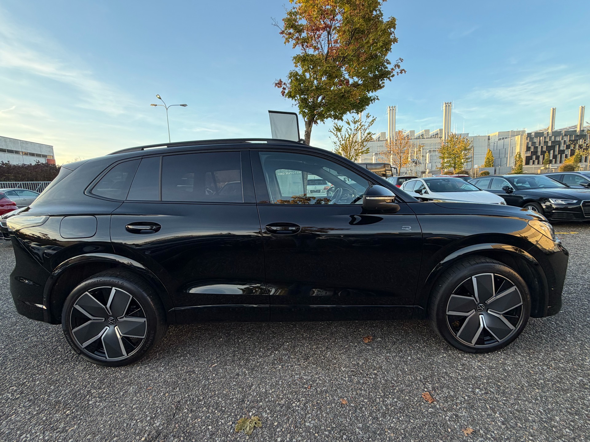 VW Tiguan 2.0 TSI DSG R-Line 4Motion ***CH-FAHRZEUG***-image-3
