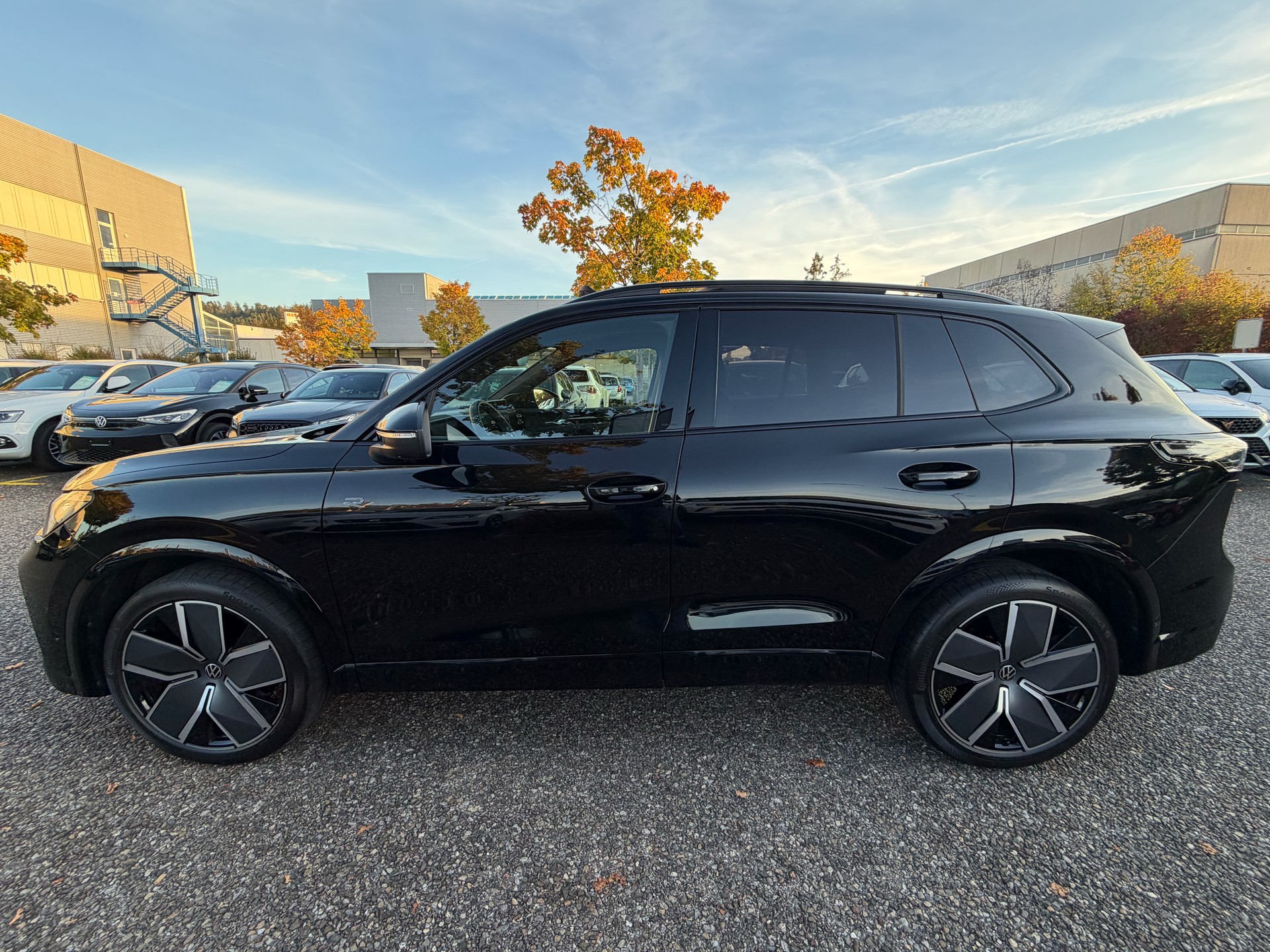 VW Tiguan 2.0 TSI DSG R-Line 4Motion ***CH-FAHRZEUG***-image-7