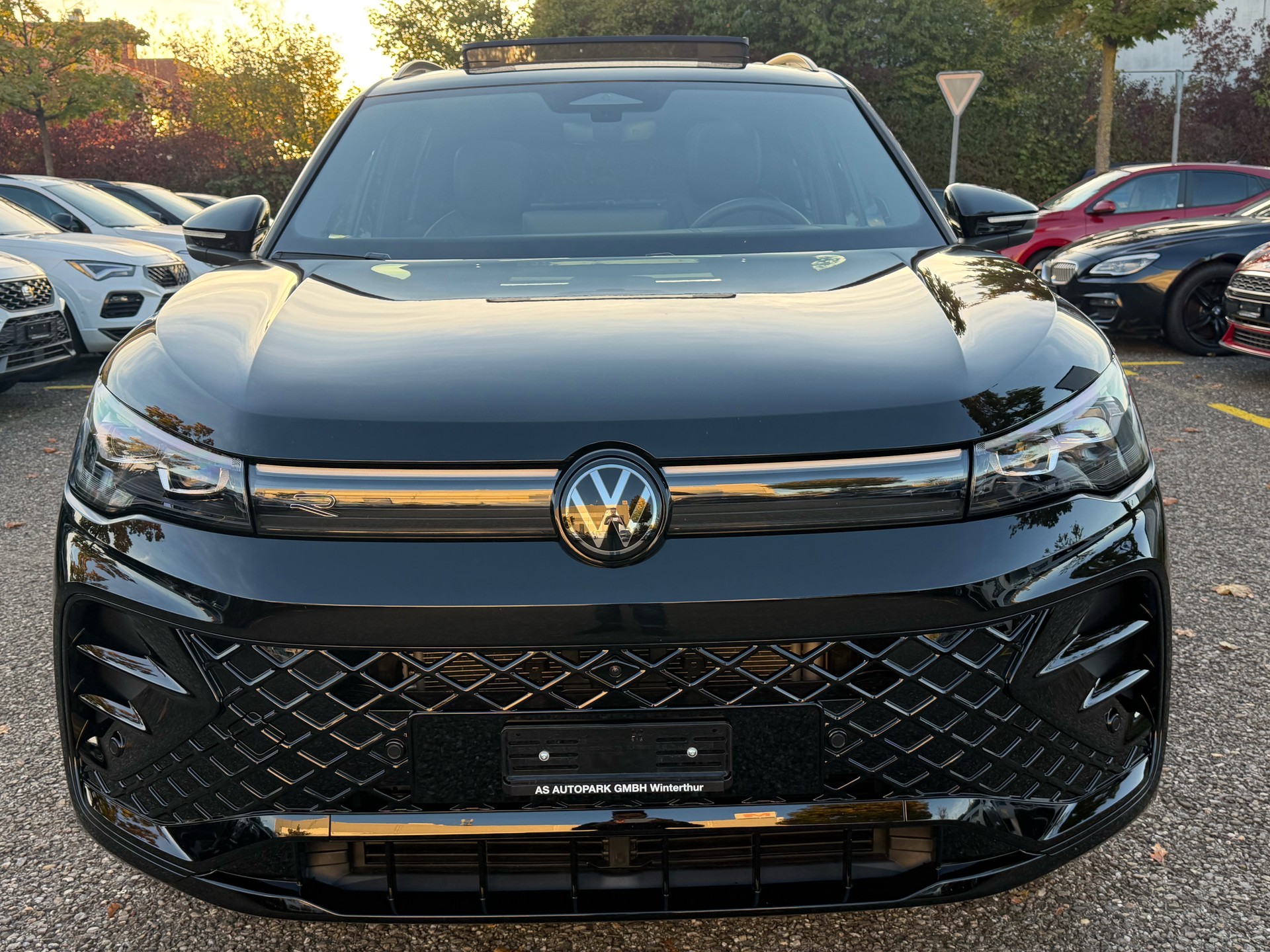 VW Tiguan 2.0 TSI DSG R-Line 4Motion ***CH-FAHRZEUG***-image-1