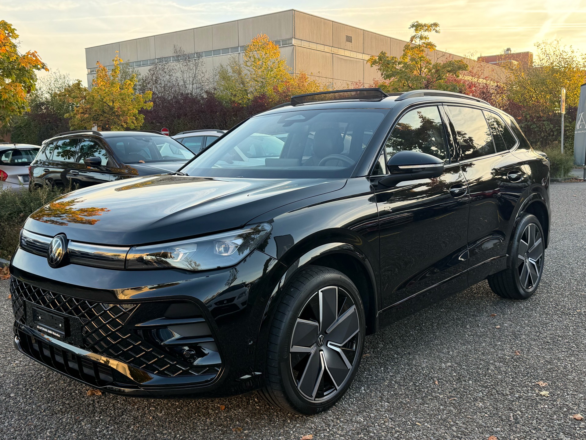 VW Tiguan 2.0 TSI DSG R-Line 4Motion ***CH-FAHRZEUG***-image-0