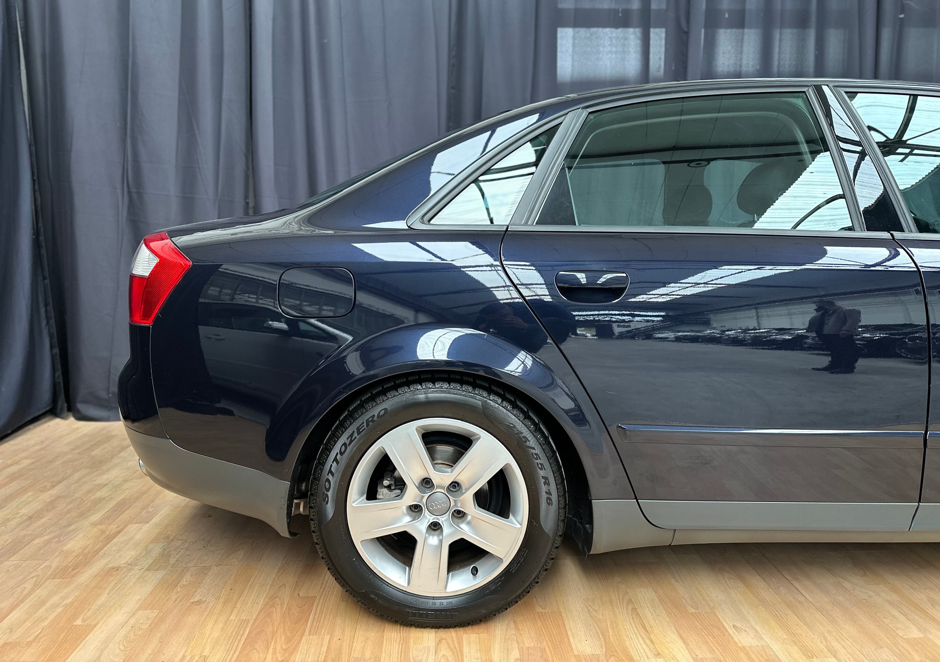 AUDI A4 3.0 V6 quattro-image-3