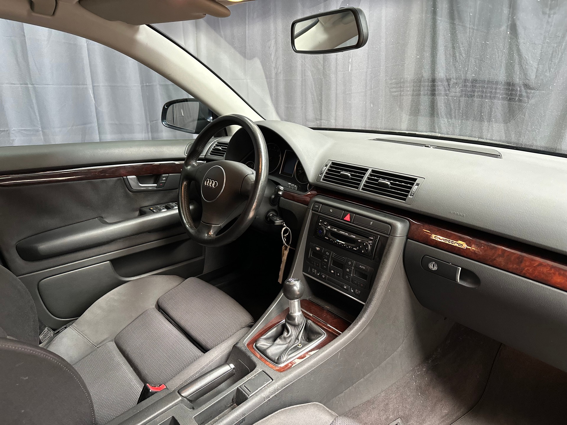 AUDI A4 3.0 V6 quattro-image-6