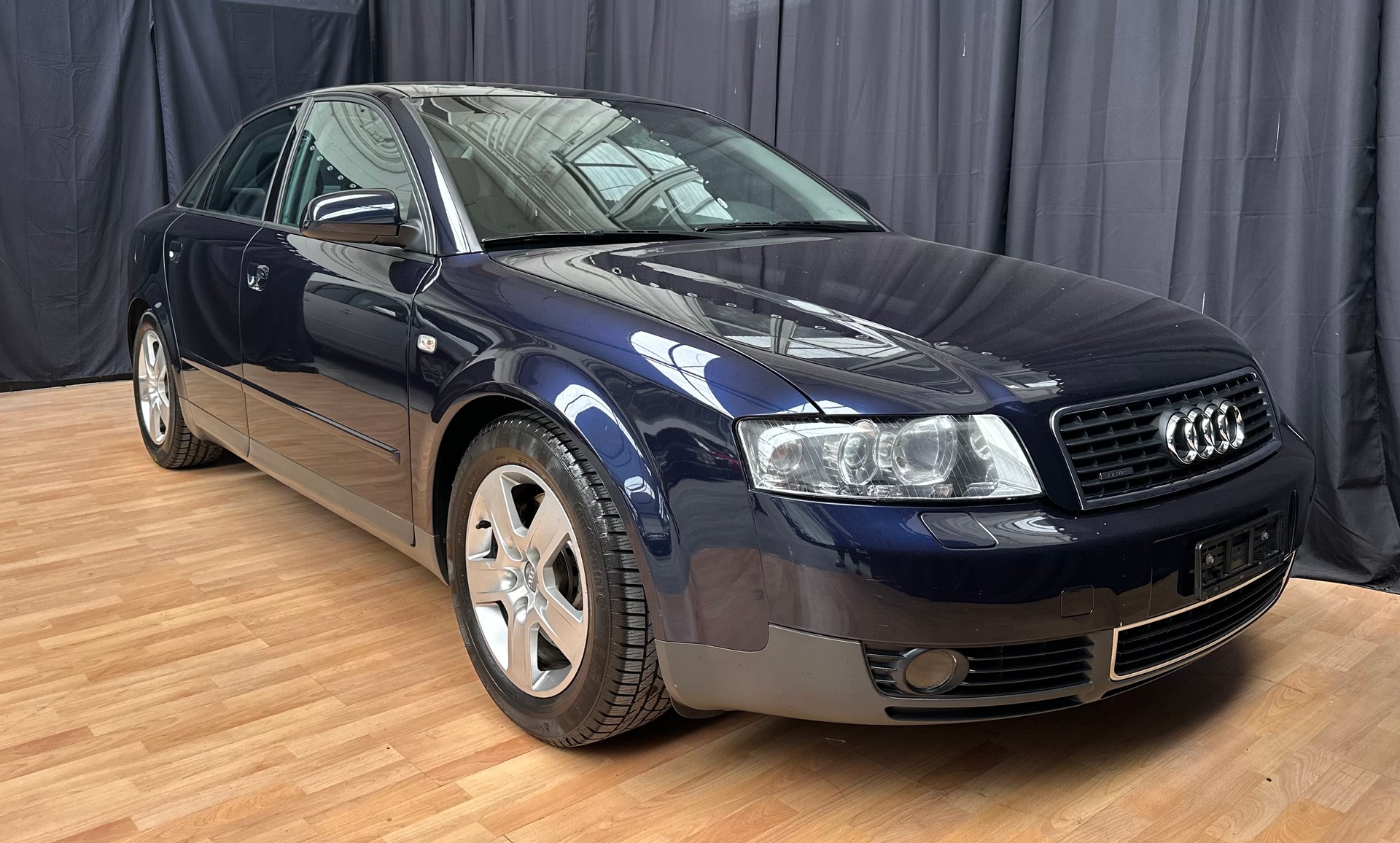 AUDI A4 3.0 V6 quattro-image-7