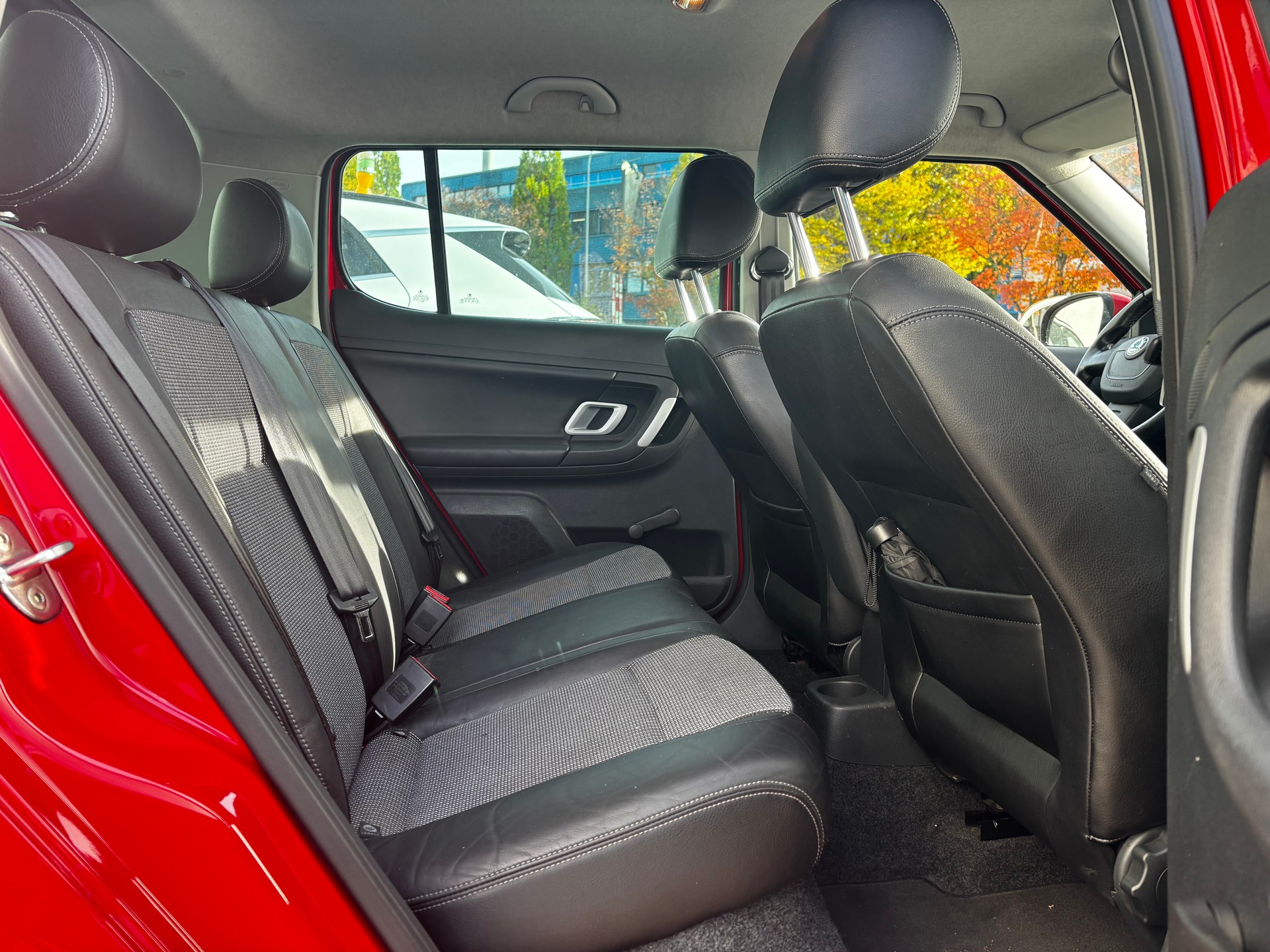 SKODA Fabia 1.6 Elegance-image-9